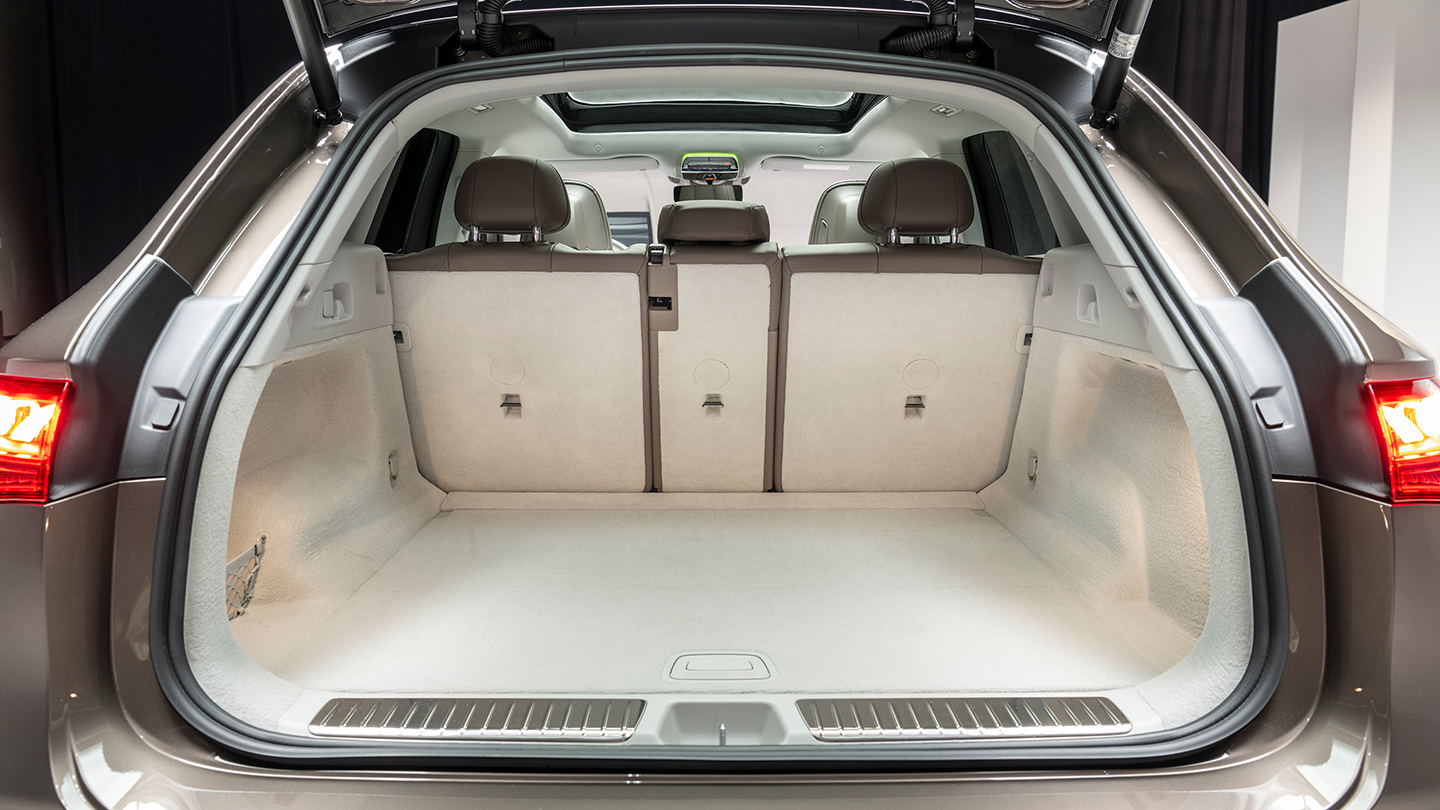 Mercedes EQE SUV - boot 1