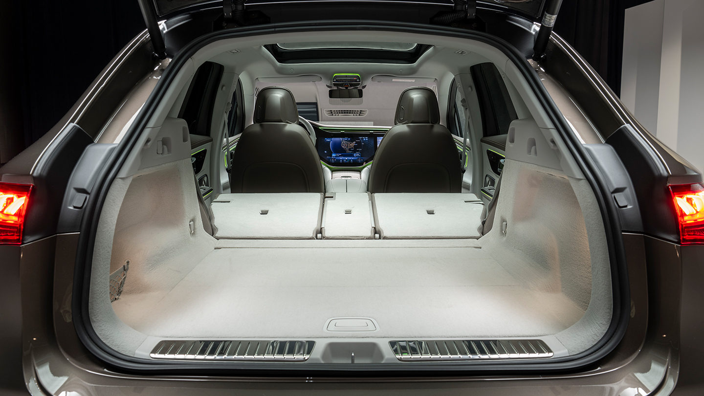 Mercedes EQE SUV - boot 2