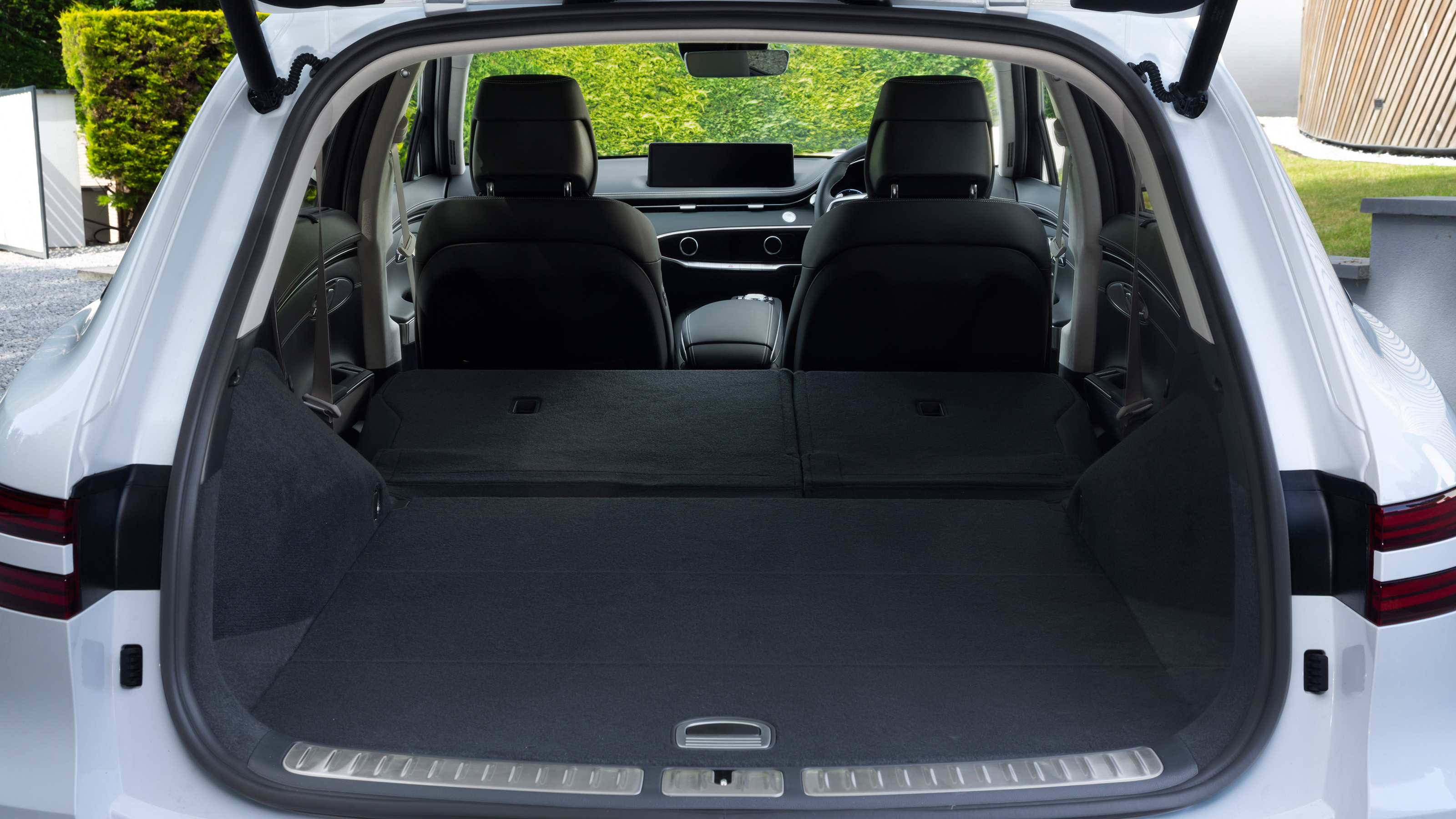 2022 Genesis Electrified GV70 - boot 1
