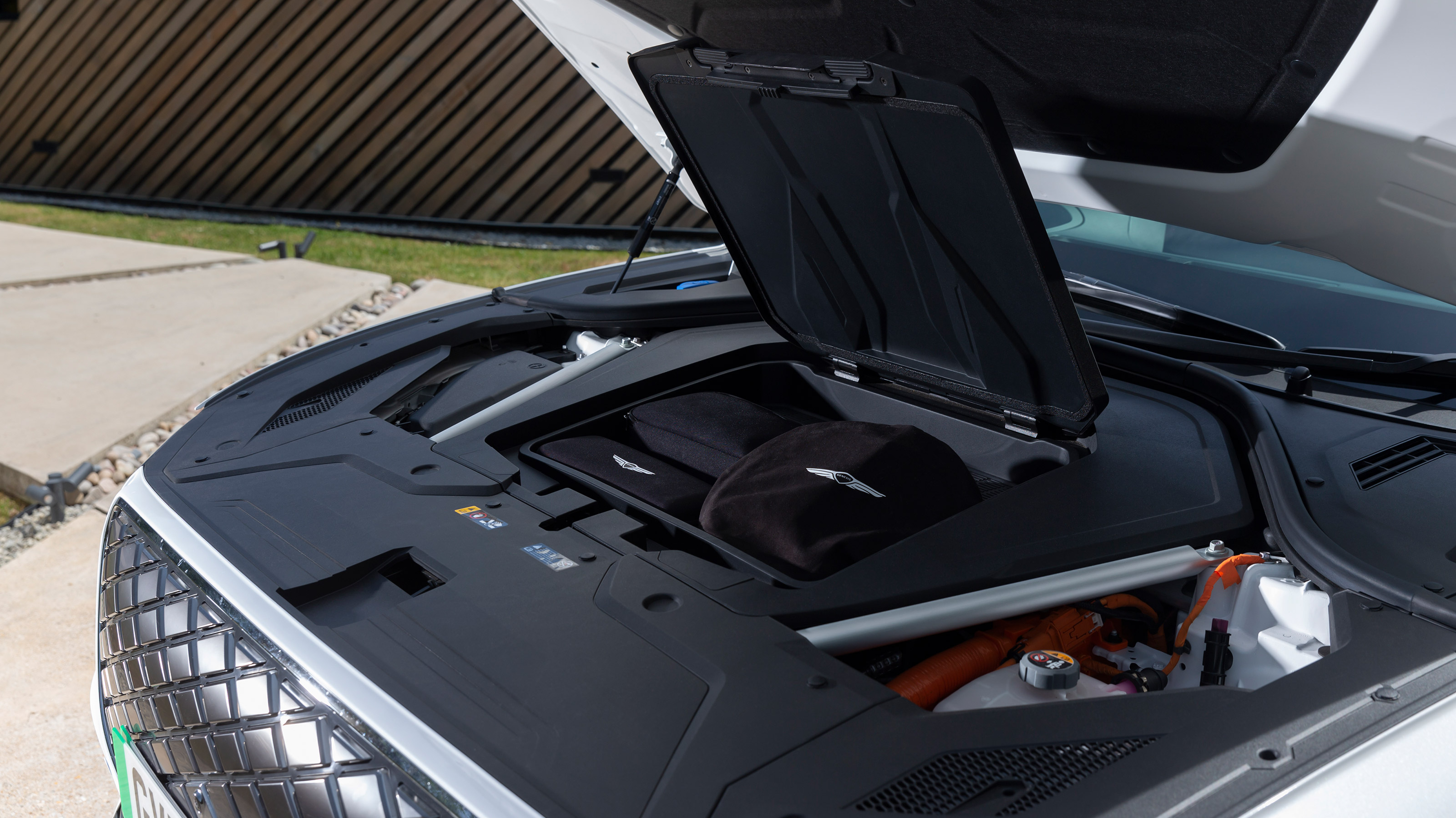 2022 Genesis Electrified GV70 - frunk