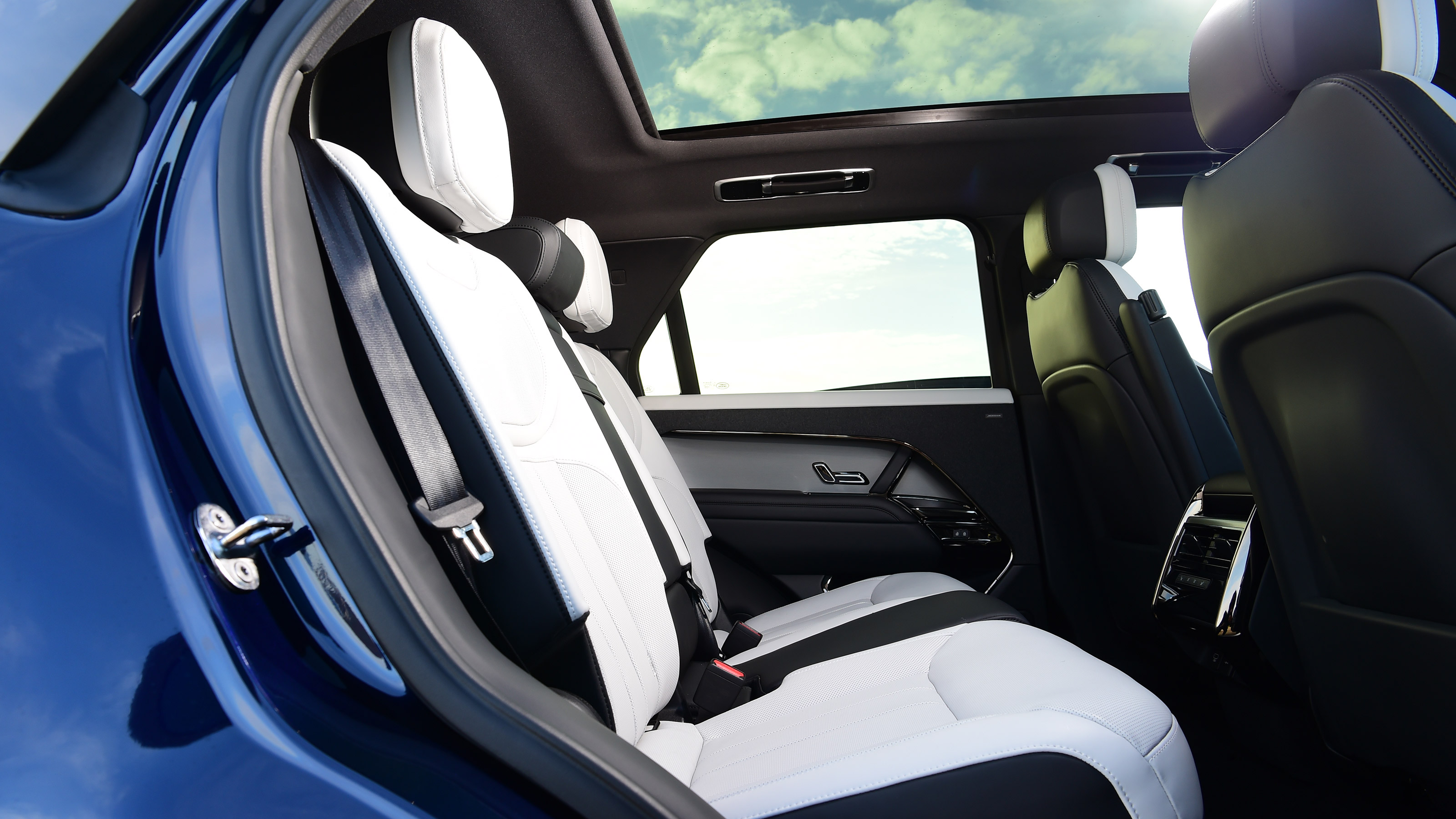 2022 Range Rover Sport - rear seats