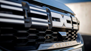 2023 Dacia Sandero Stepway - grille