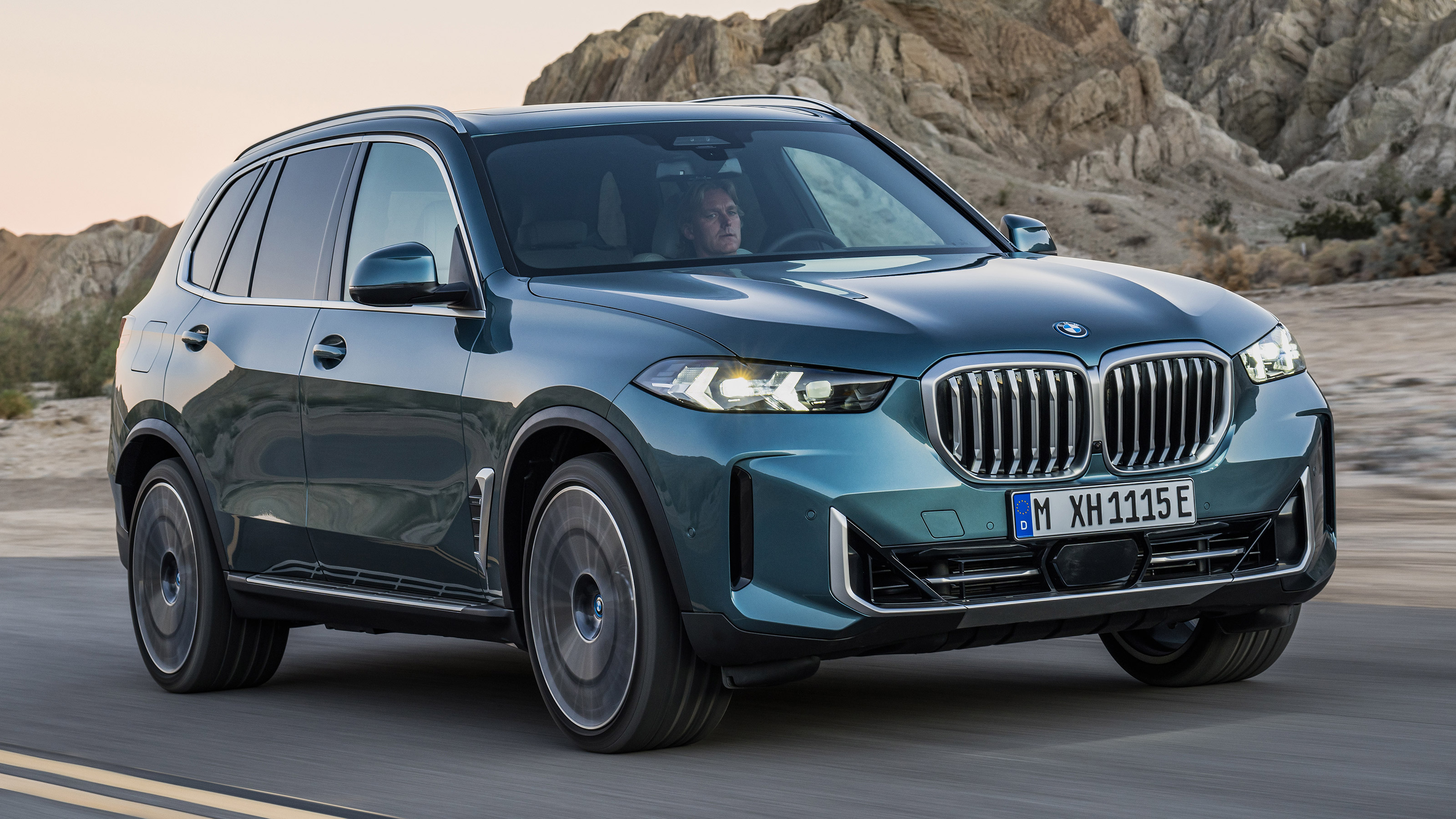 2023 BMW X5 - front 1