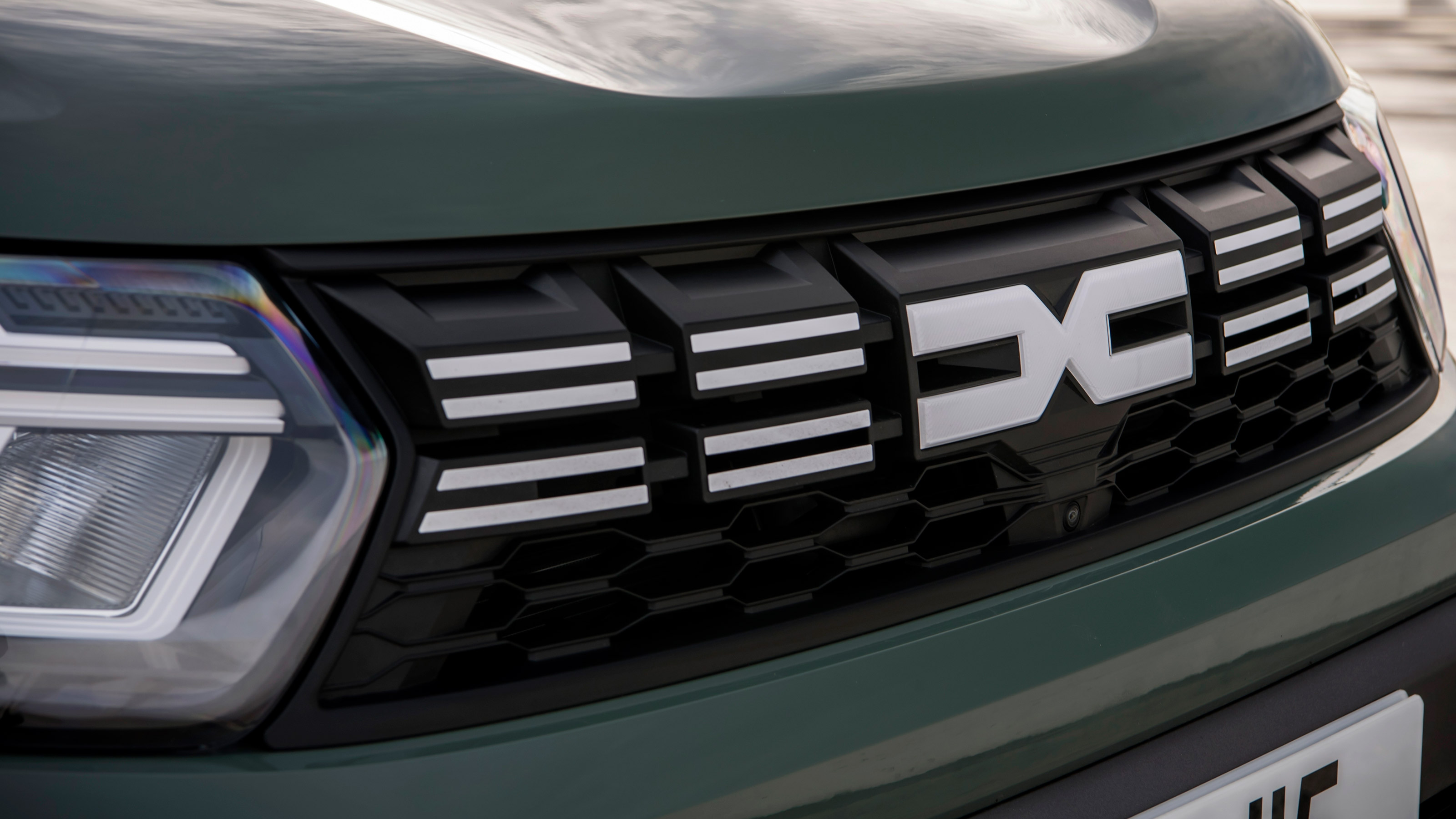 Dacia Duster SUV grille