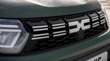 Dacia Duster SUV grille