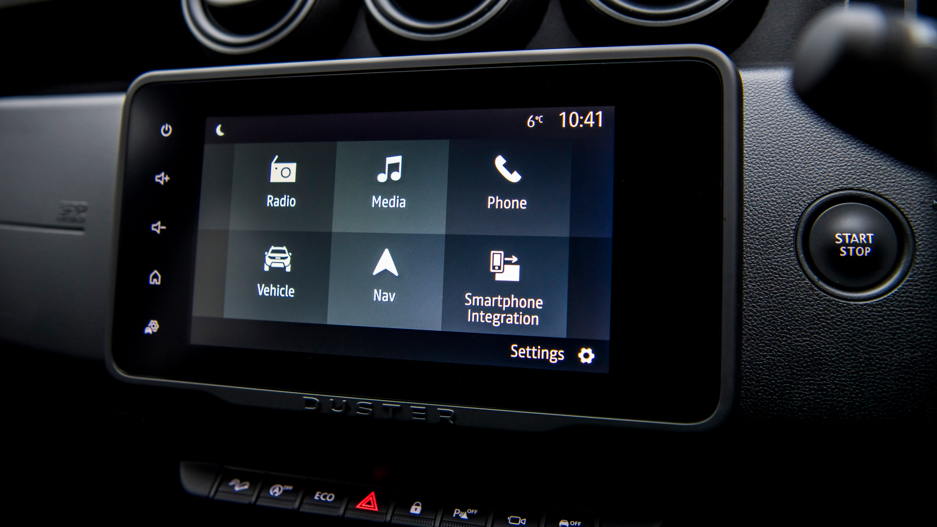 Dacia Duster SUV infotainment