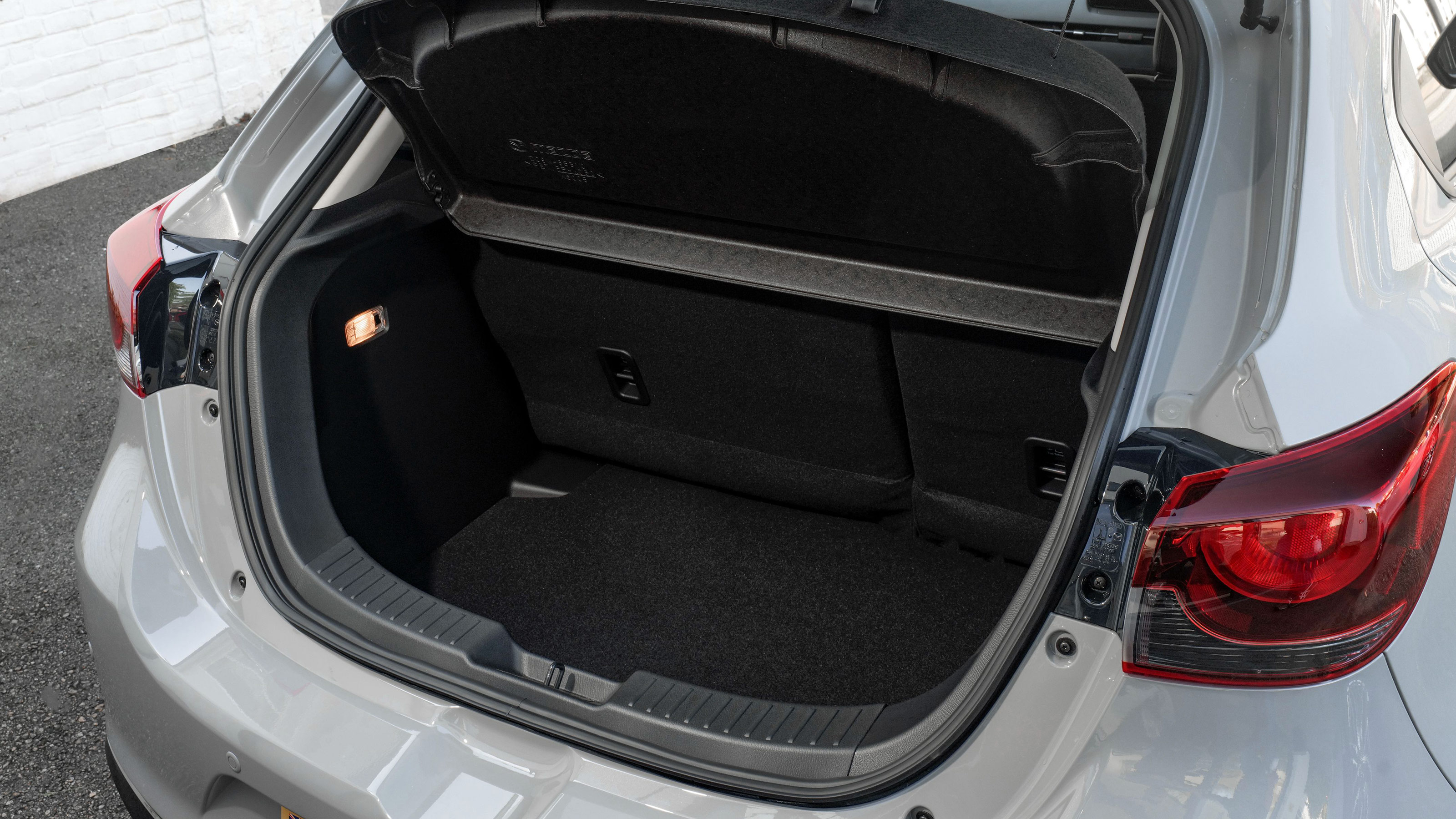 Mazda2 facelift boot
