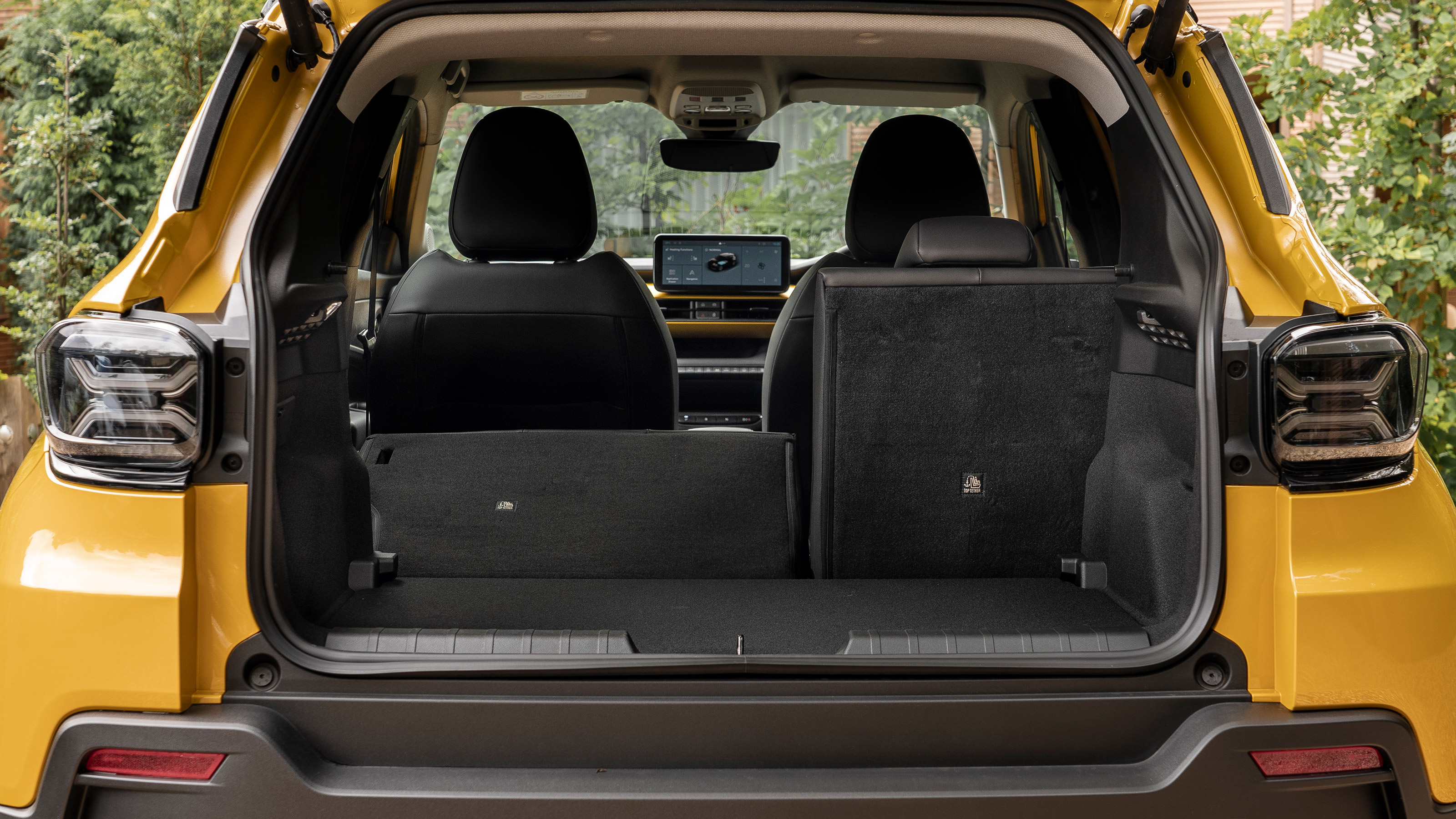 Jeep Avenger SUV boot split folding seats