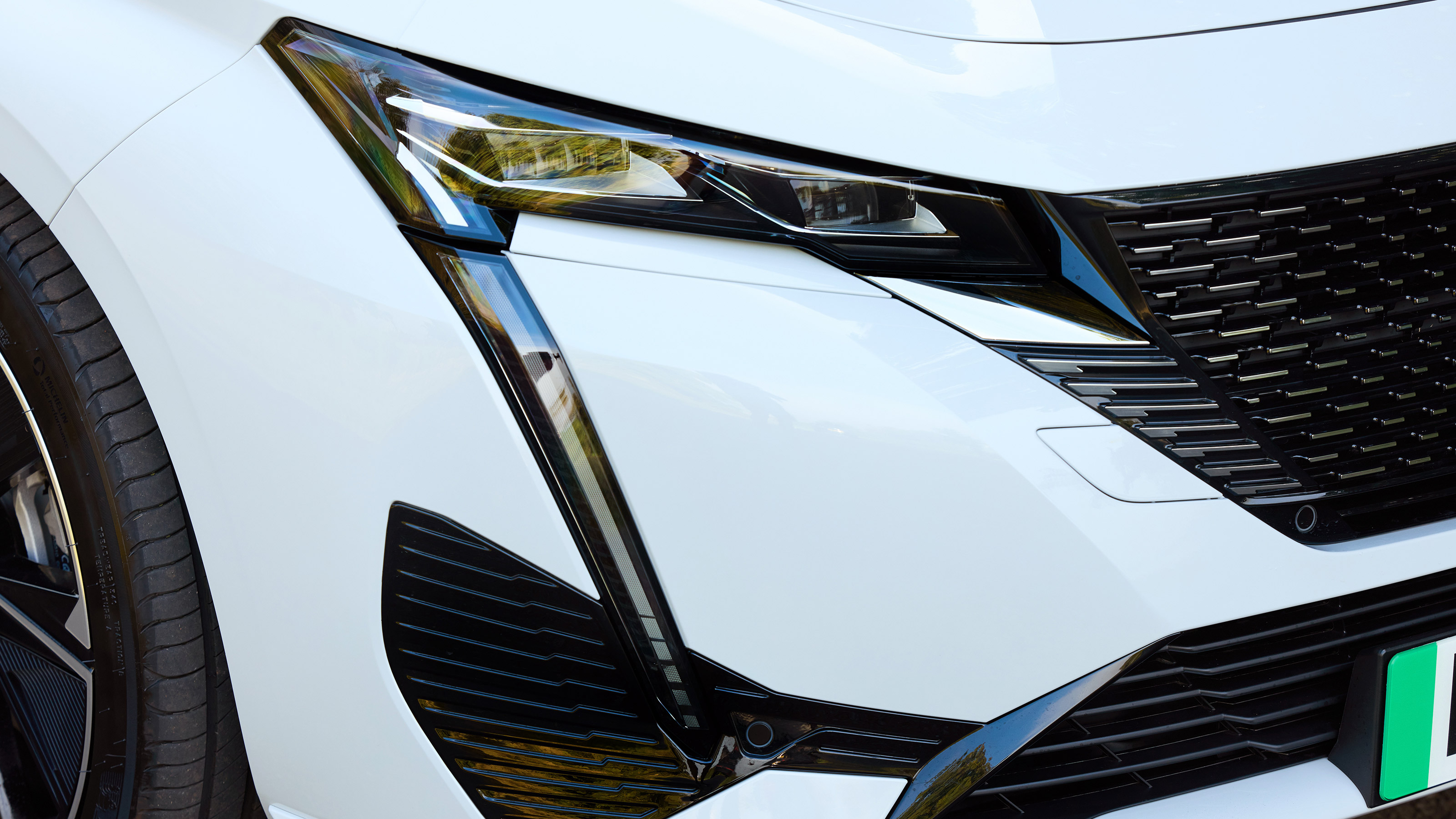 Peugeot E-308 hatchback headlights