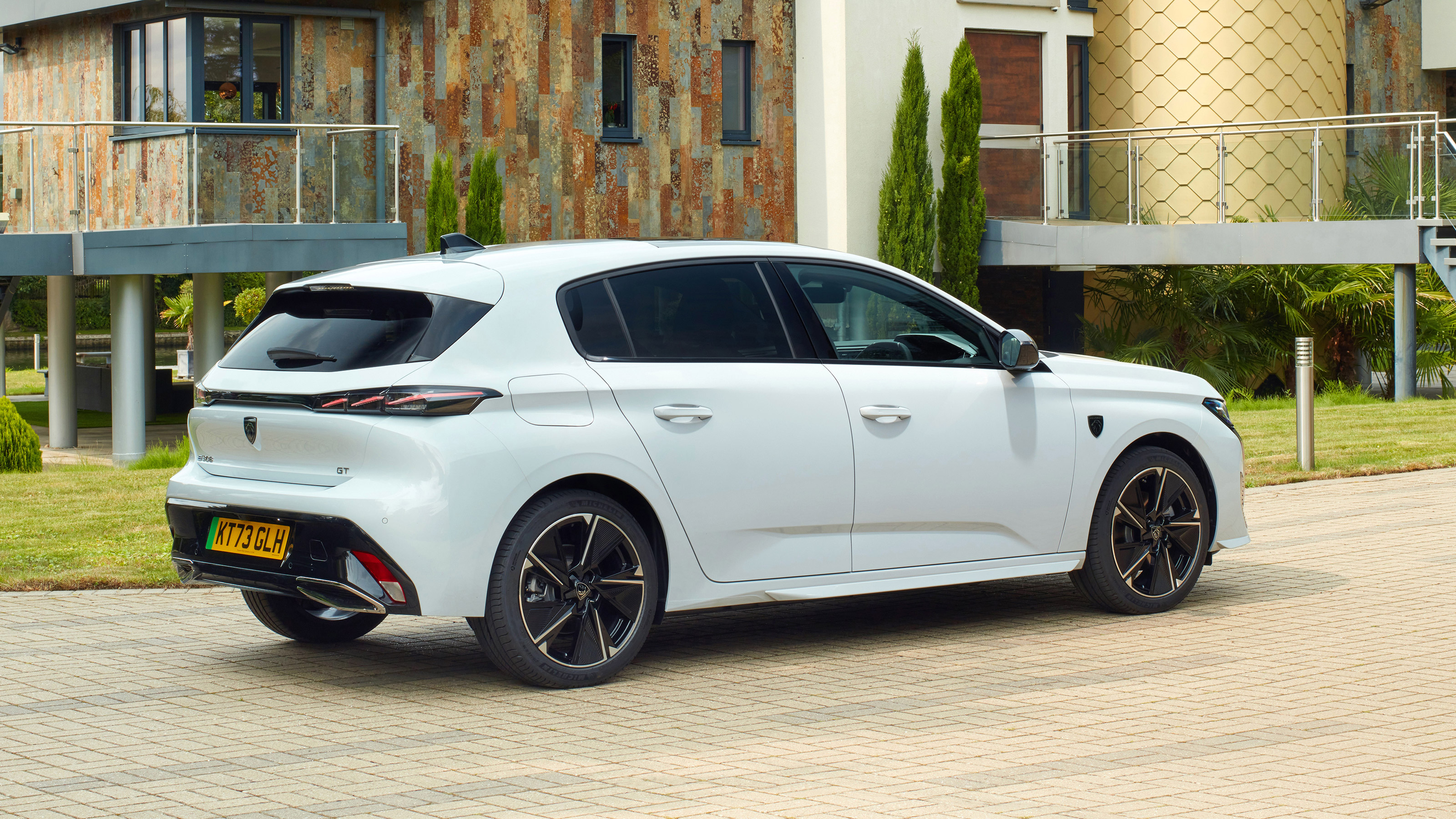 Peugeot E-308 hatchback rear 3/4 static