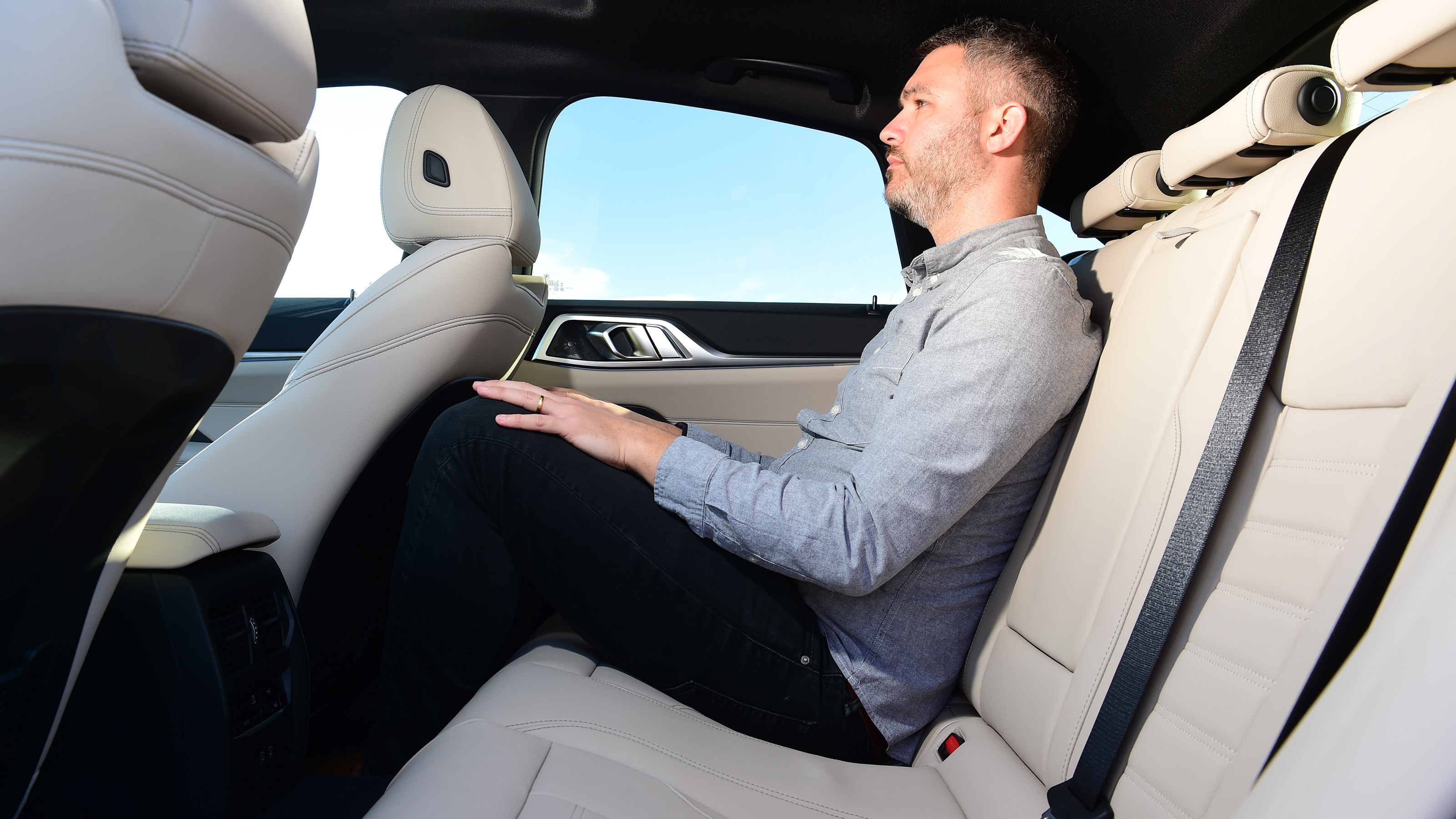 BMW i4 eDrive35 rear seat staff