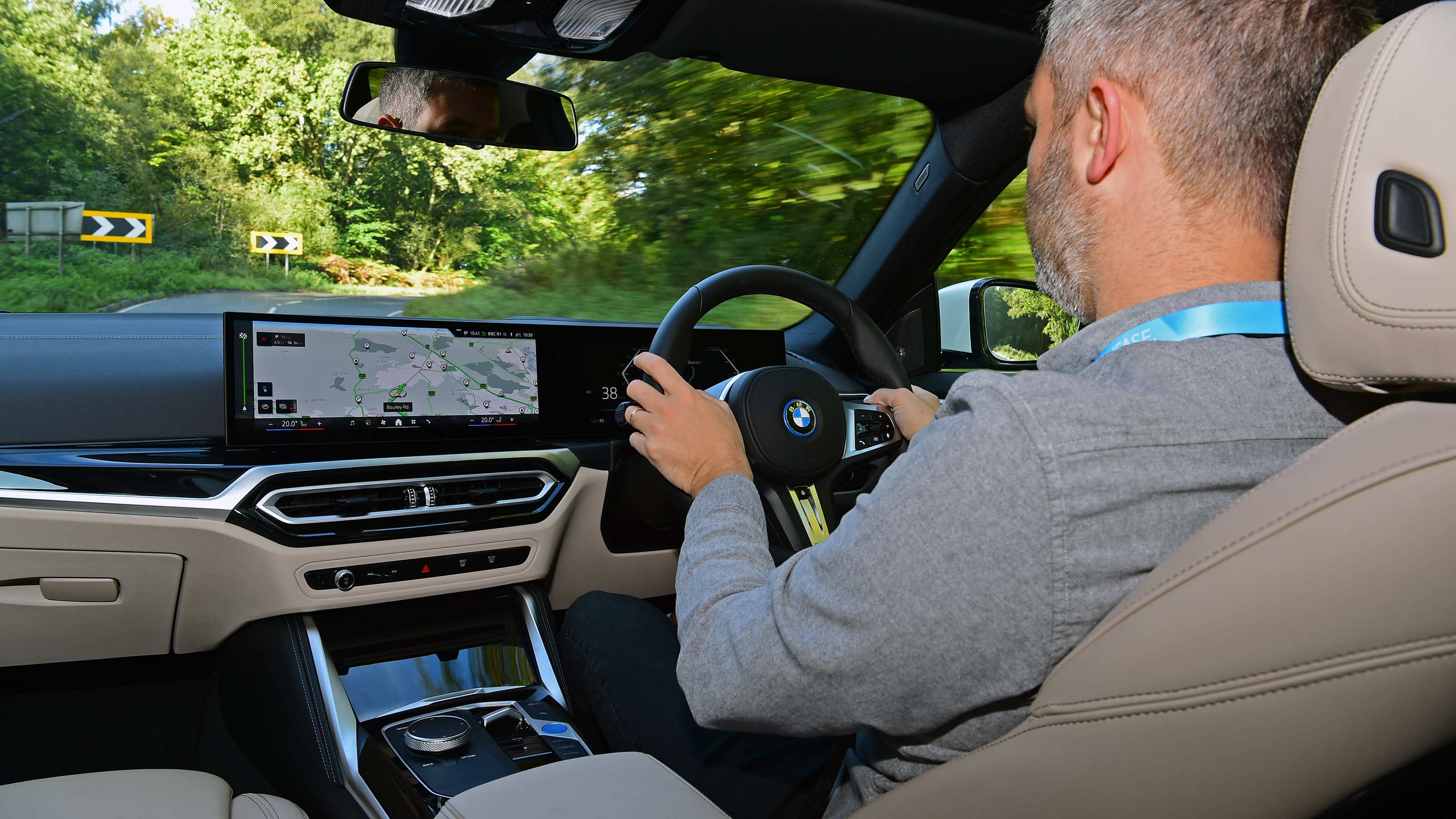 BMW i4 eDrive35 interior staff