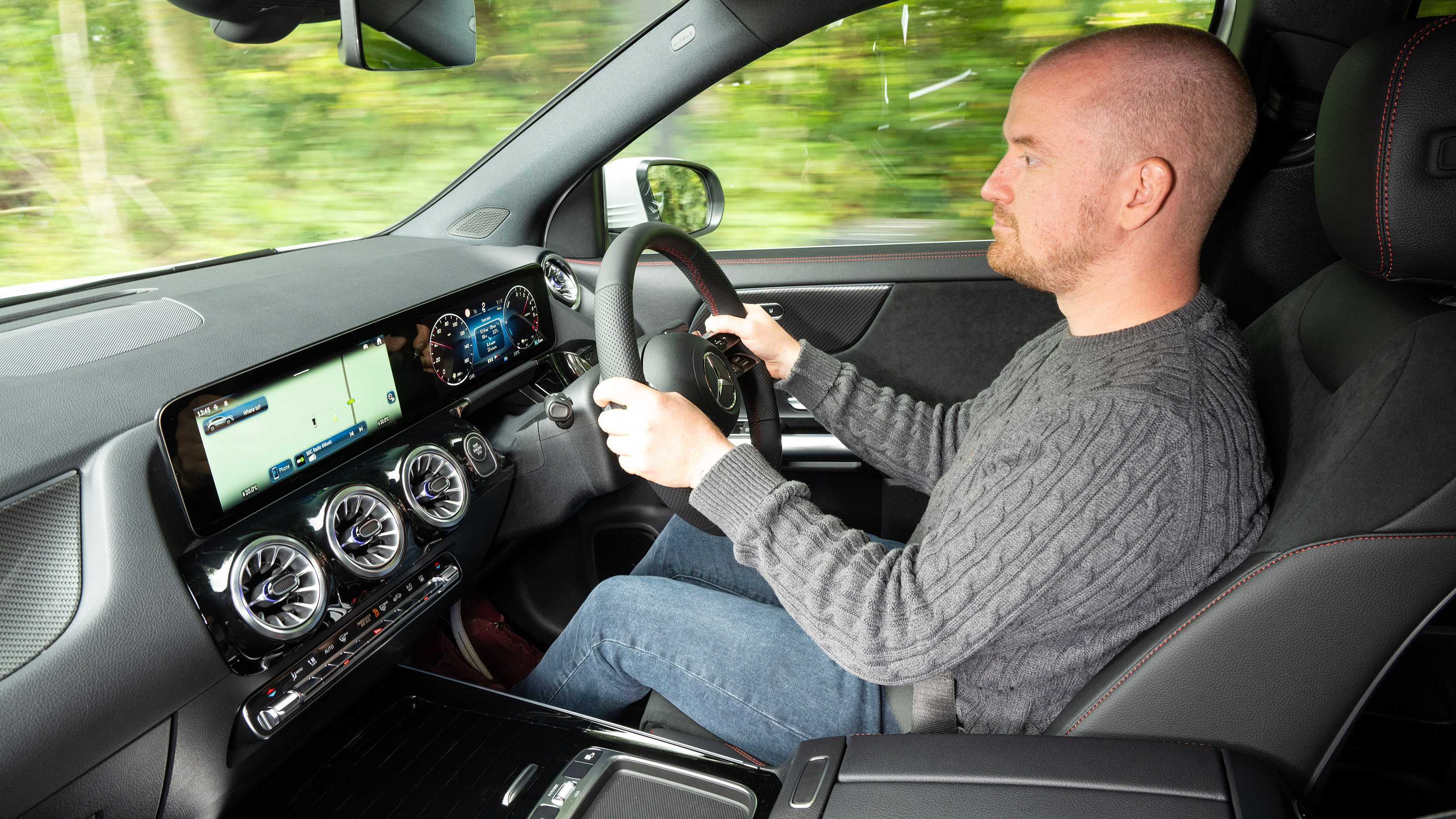 Mercedes GLA facelift interior staff