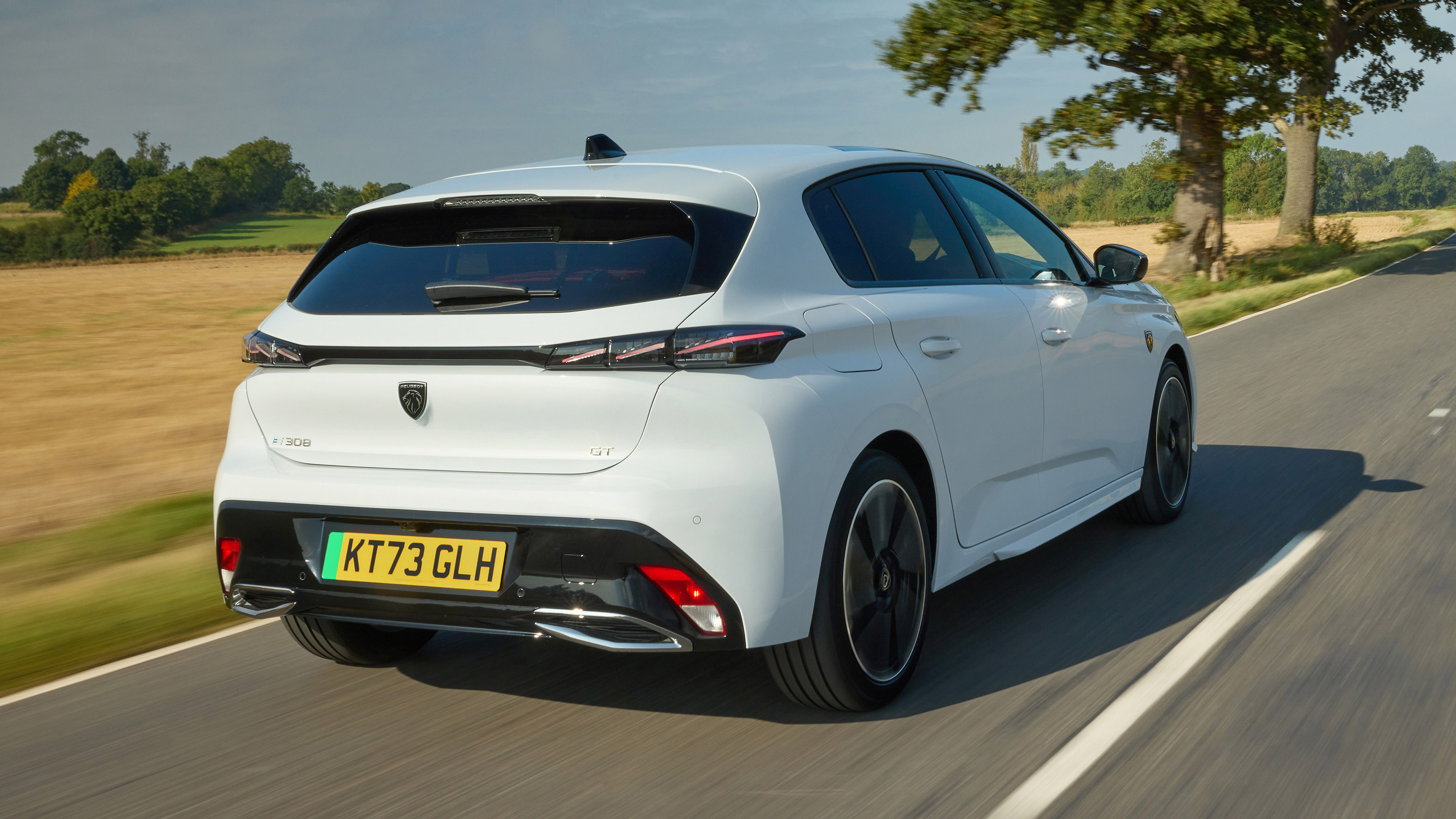 Peugeot E-308 UK rear 3/4 tracking