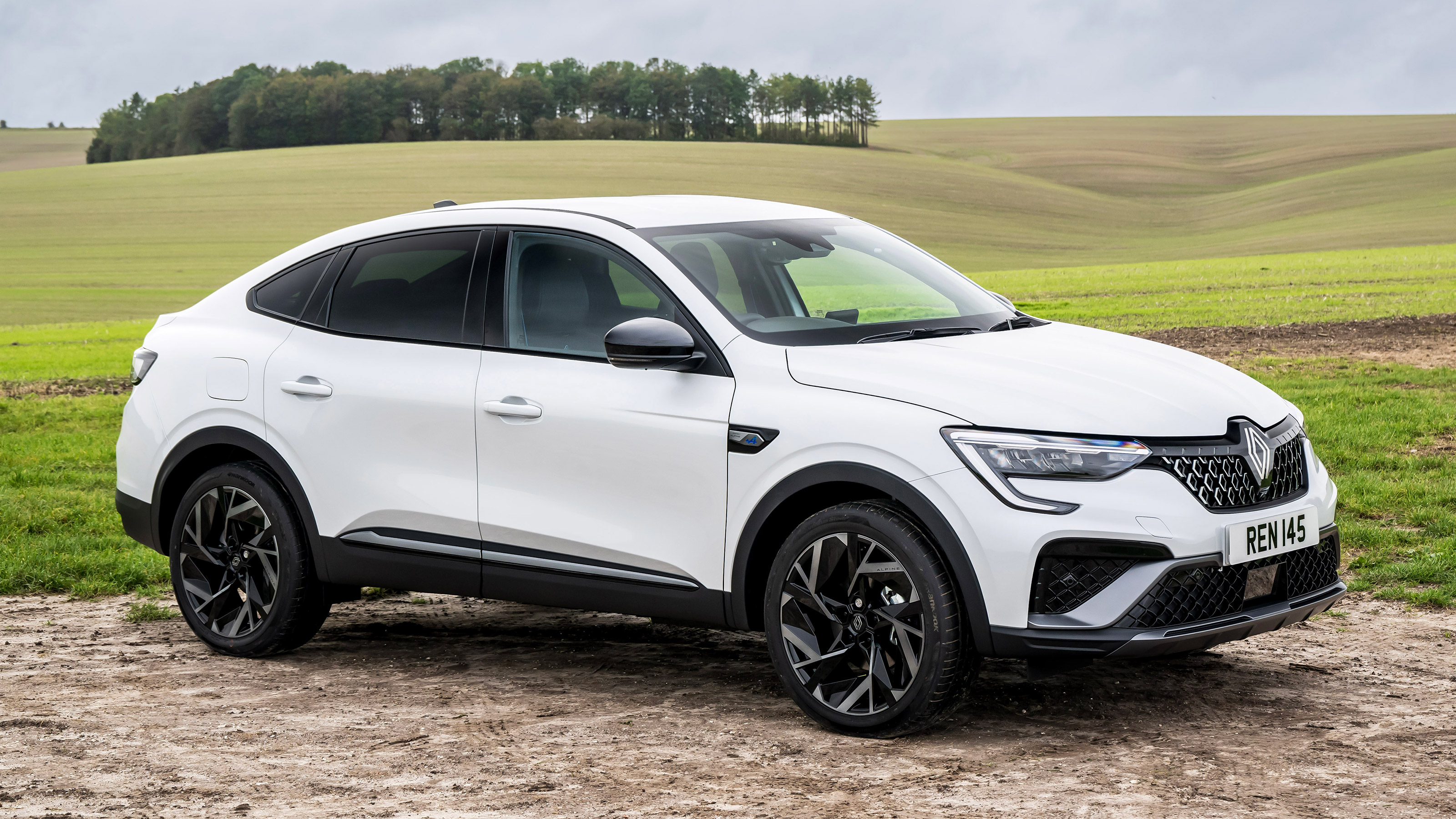 Renault Arkana facelift front 3/4 static