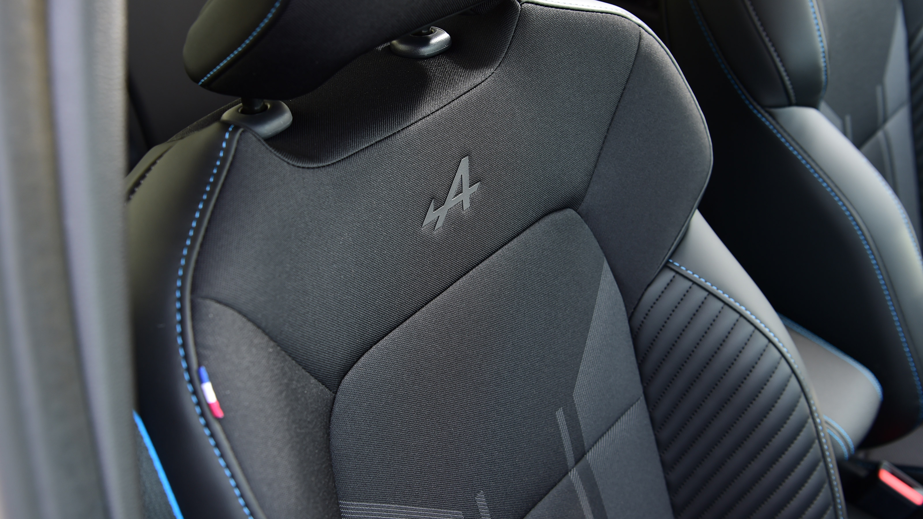 Renault Clio UK seat logo