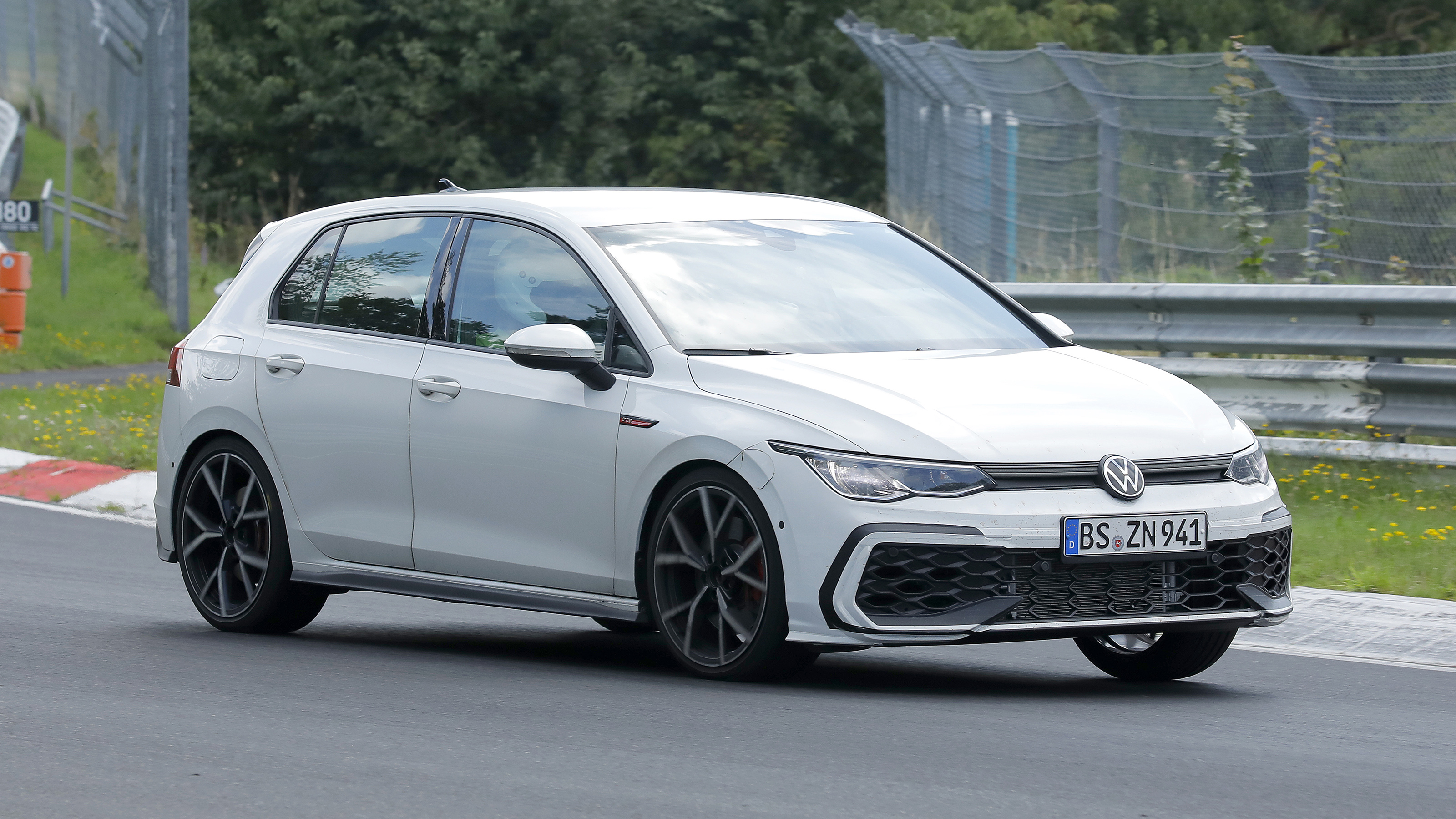 Facelifted Volkswagen Golf GTI