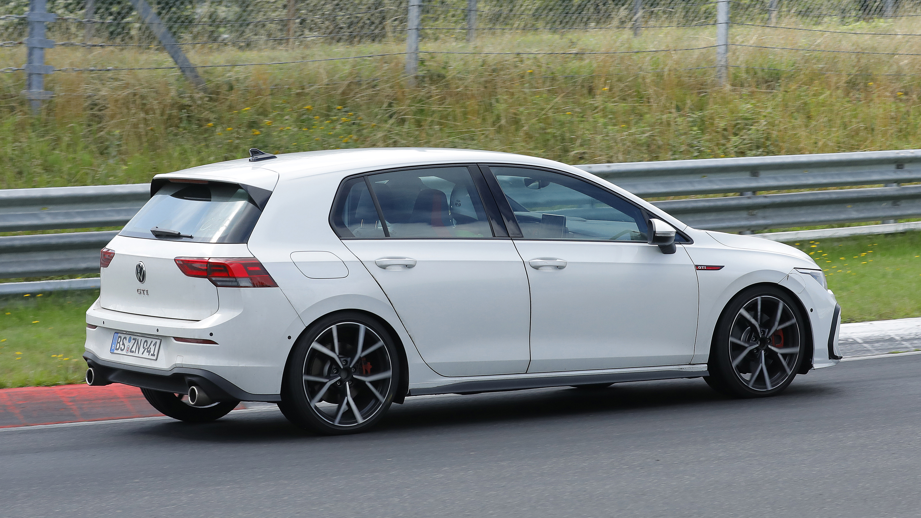 Facelifted Volkswagen Golf GTI