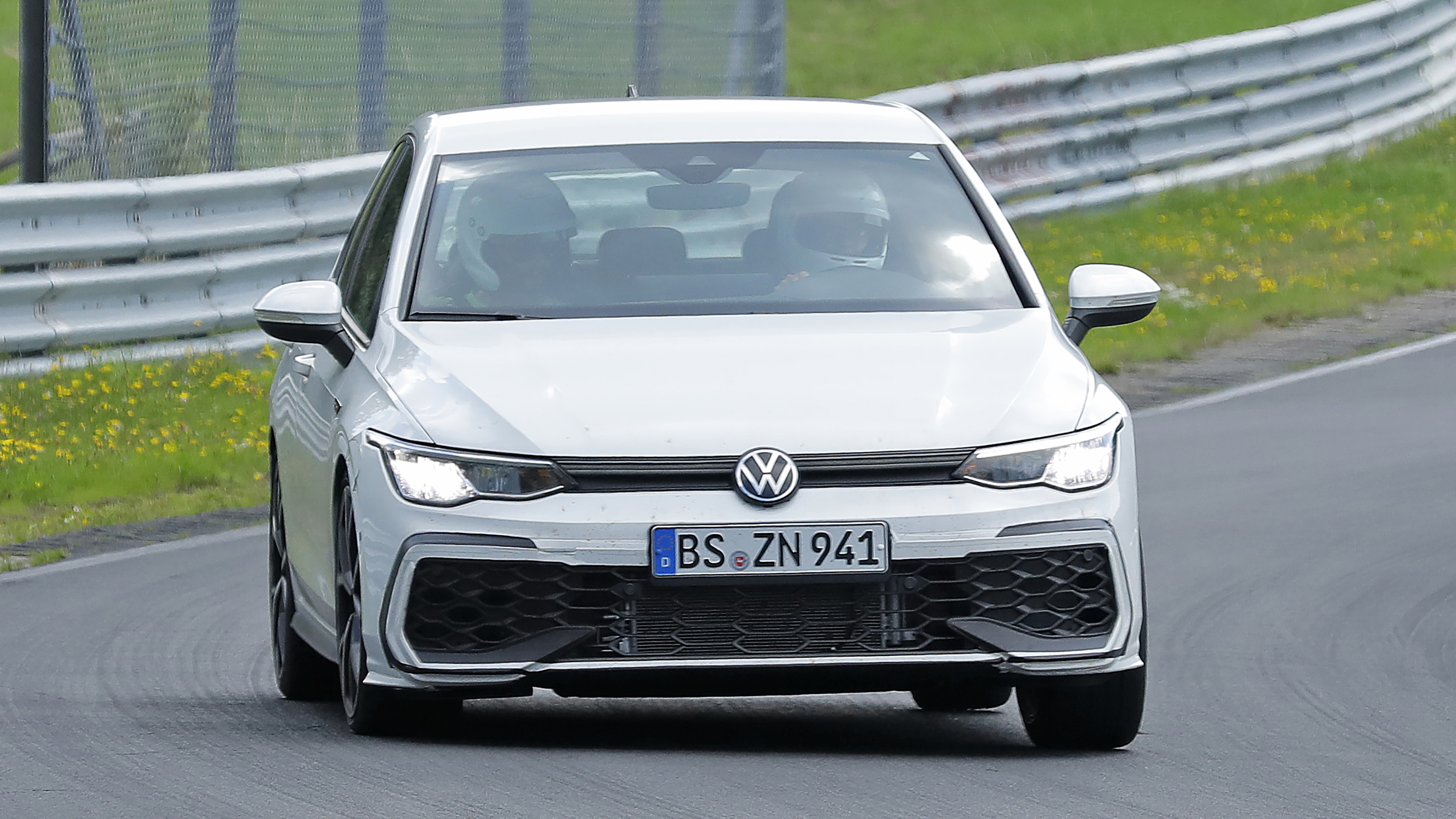 Facelifted Volkswagen Golf GTI