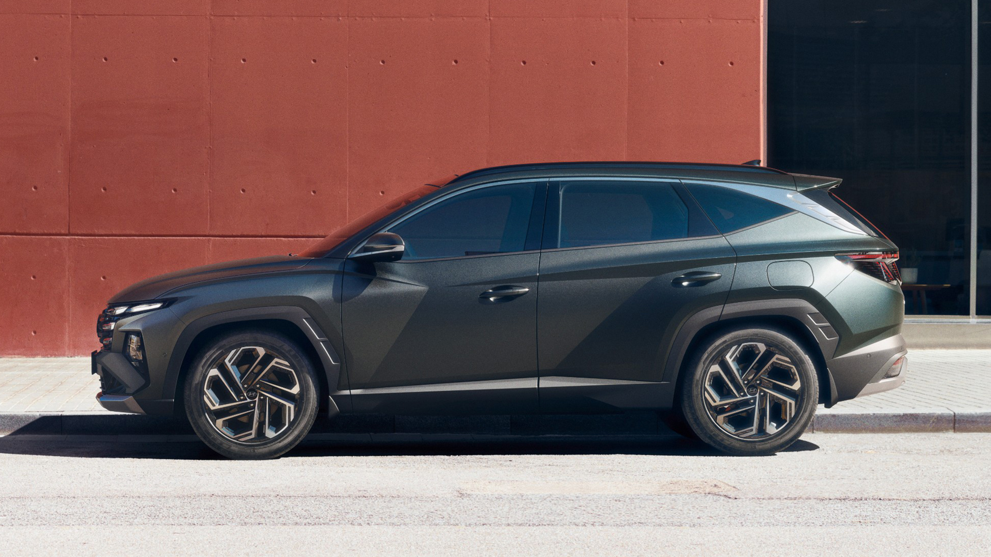 Hyundai Tucson static side view