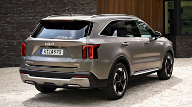 Facelifted Kia Sorento rear-quarter static view