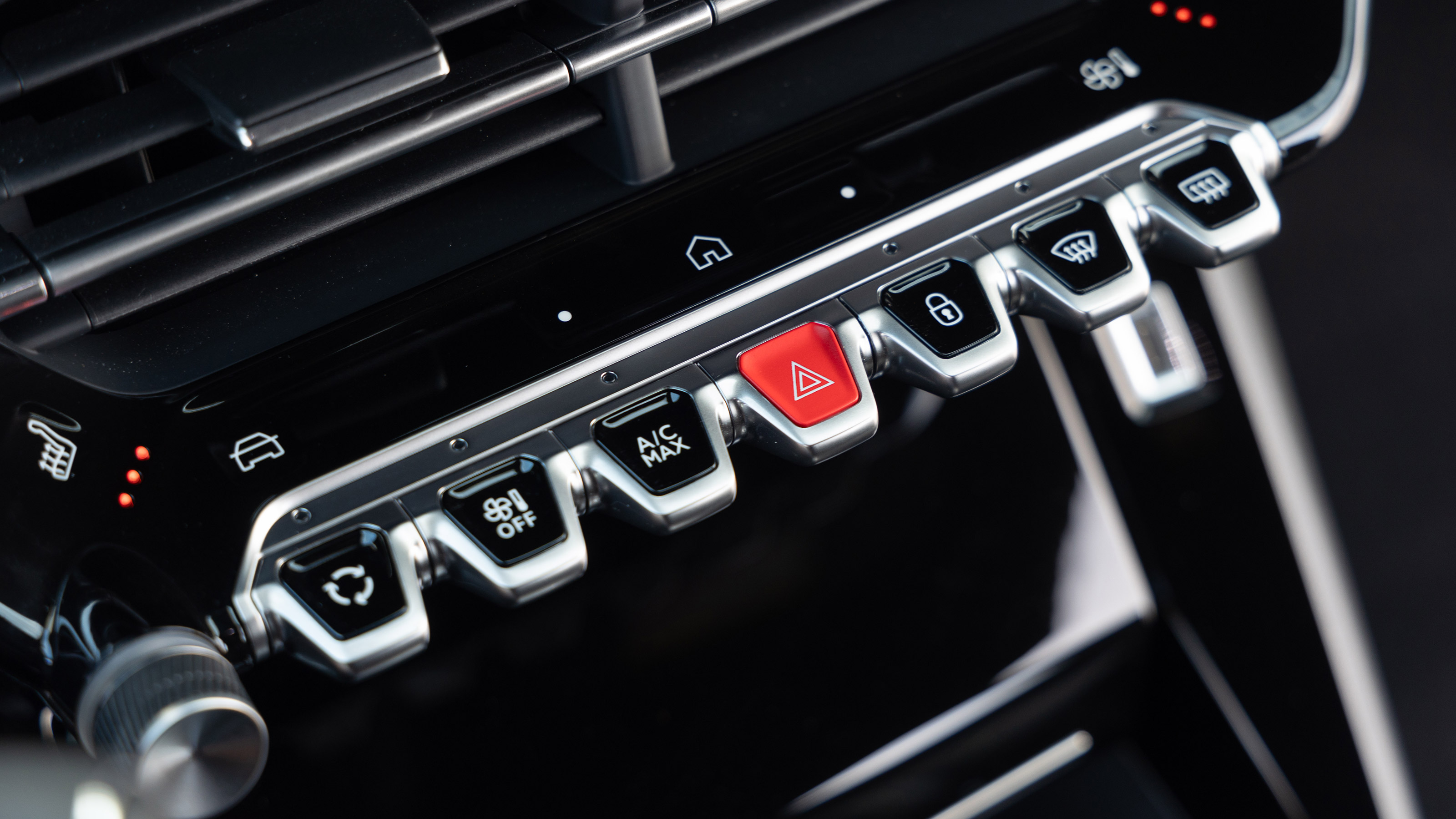 Peugeot E-208 switches