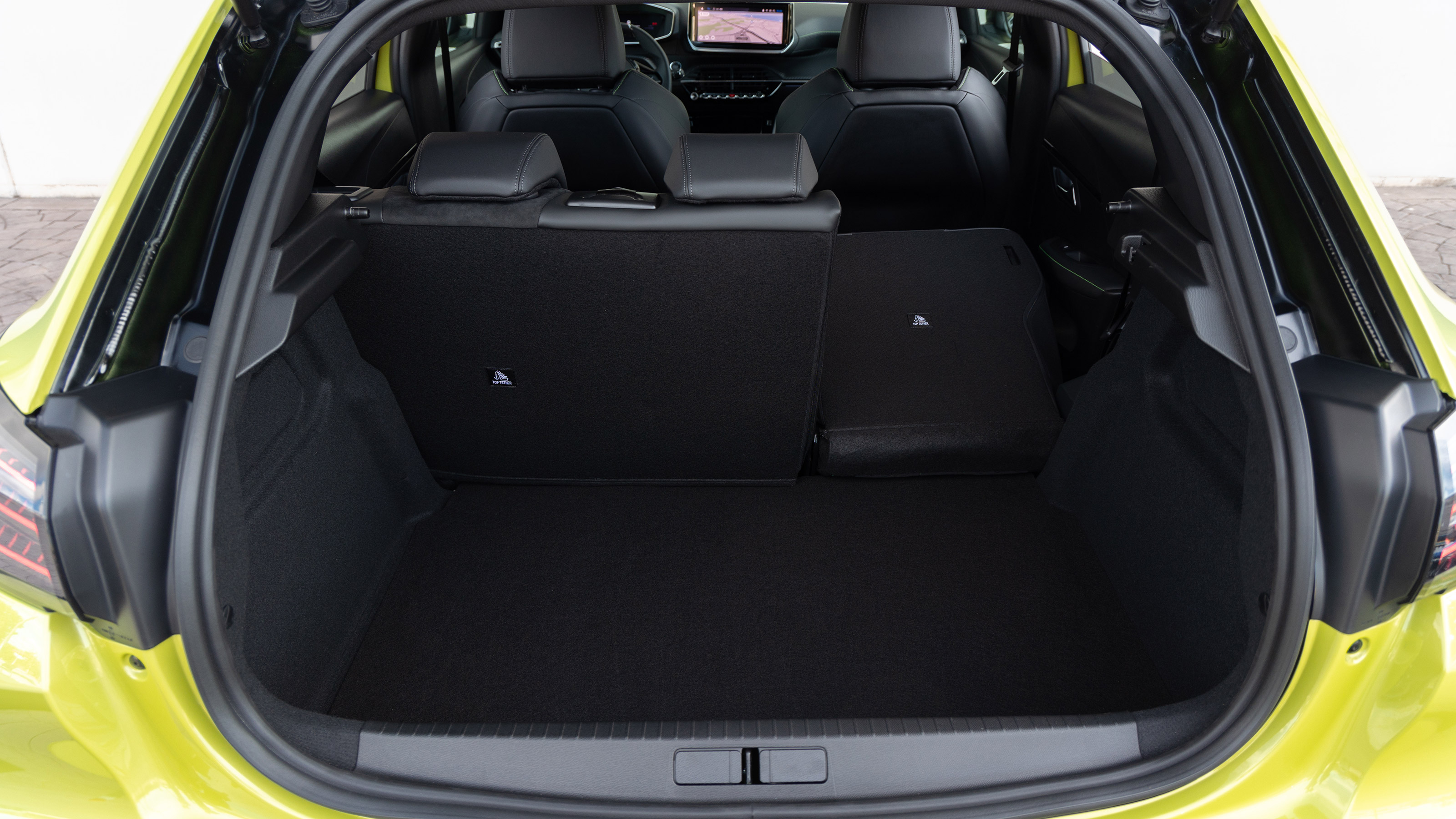 Peugeot E-208 boot