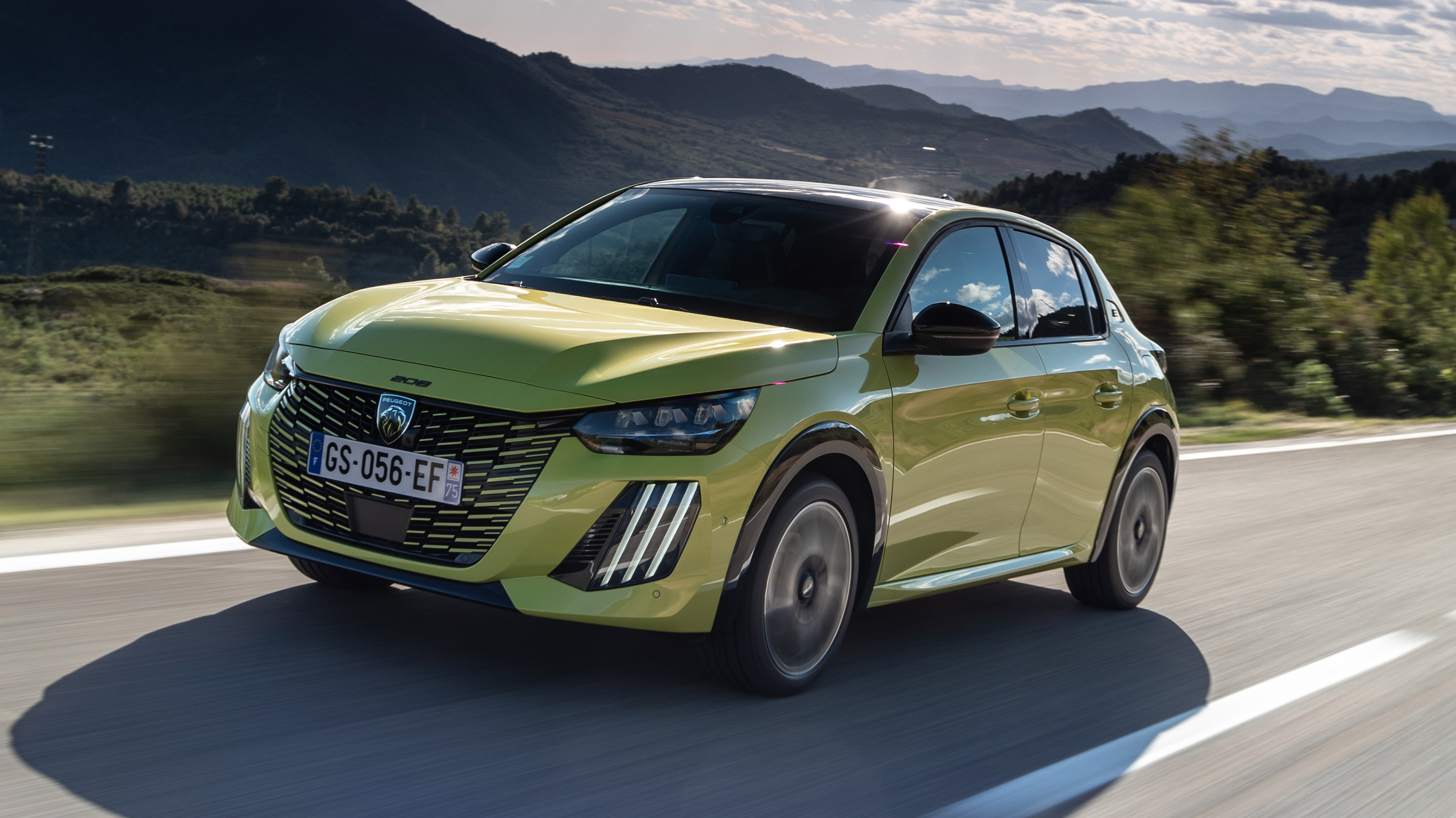 Peugeot E-208 front cornering