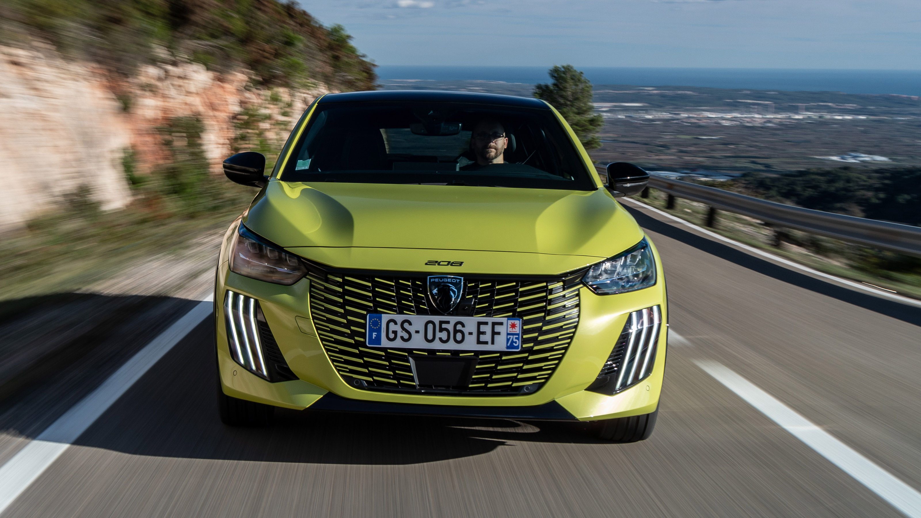 Peugeot E-208 front tracking