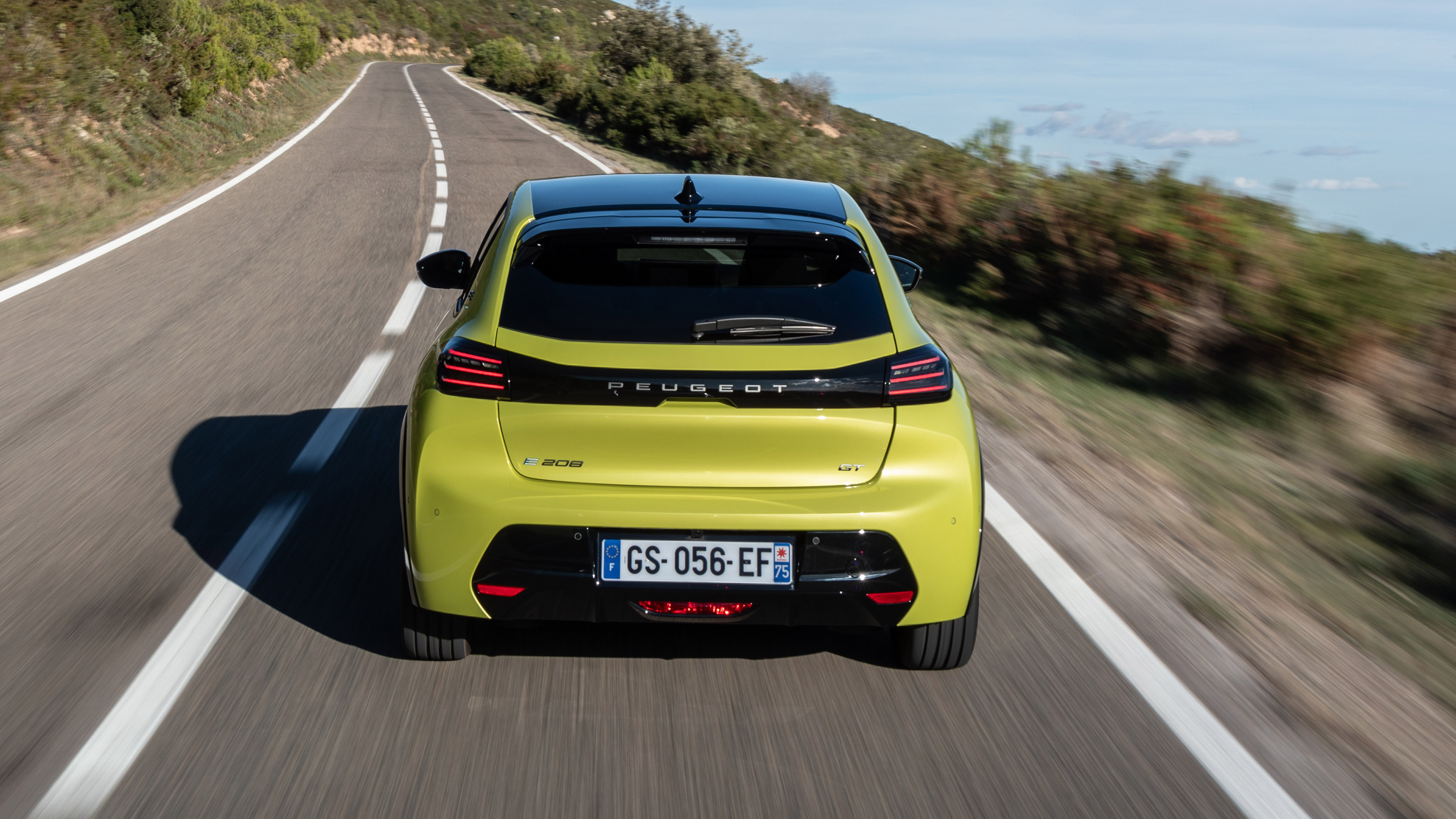 Peugeot E-208 rear tracking