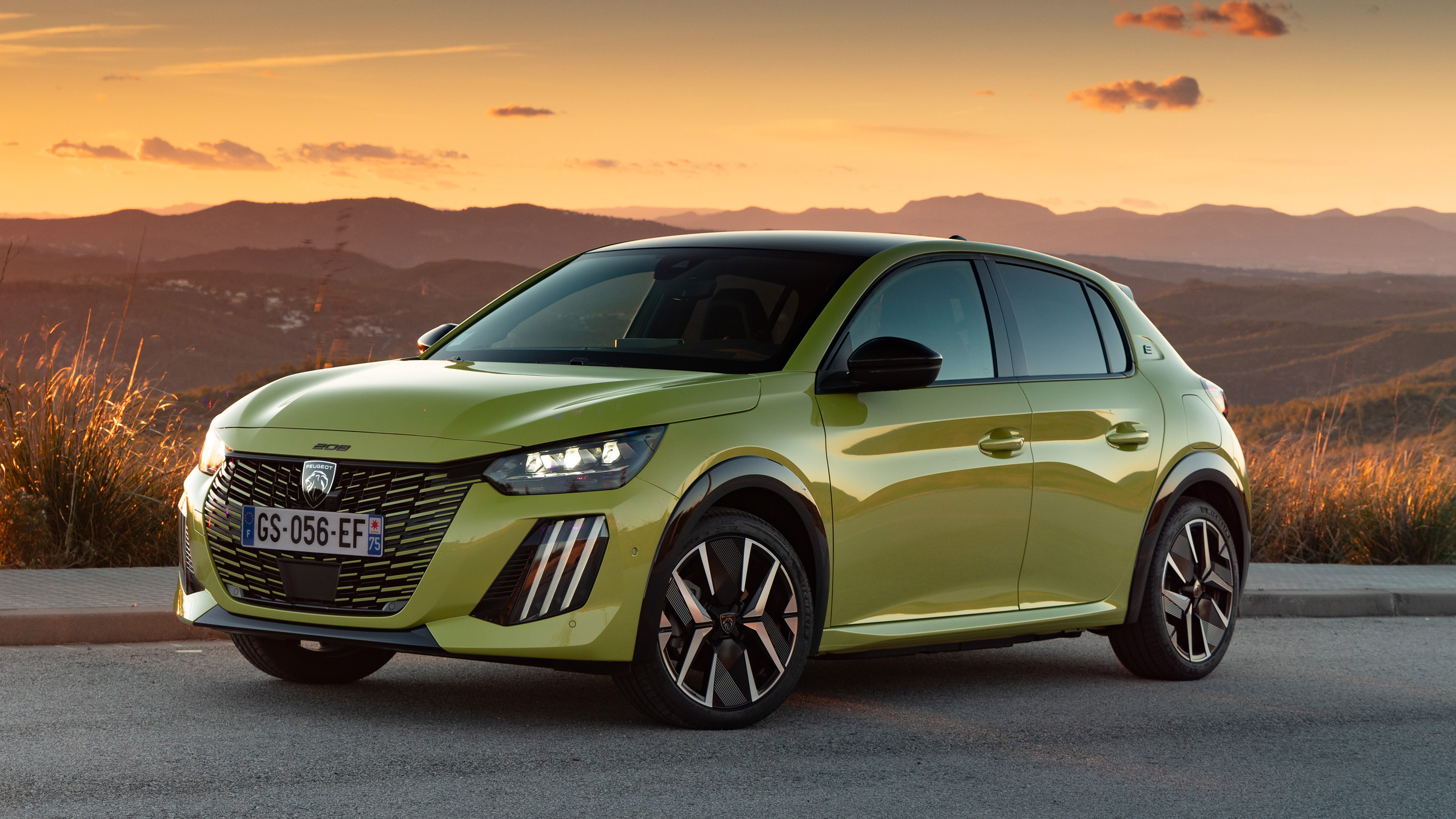 Peugeot E-208 front 3/4 static