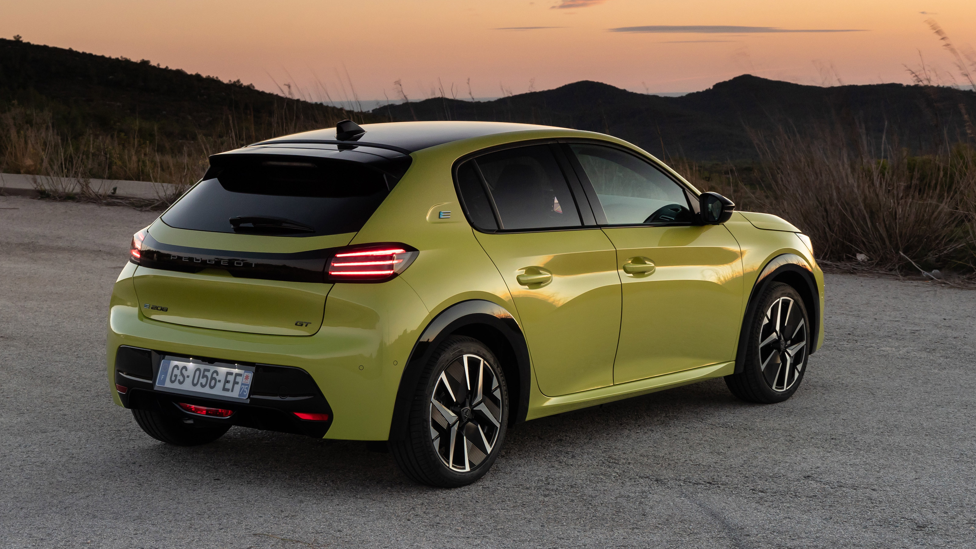 Peugeot E-208 rear 3/4 static