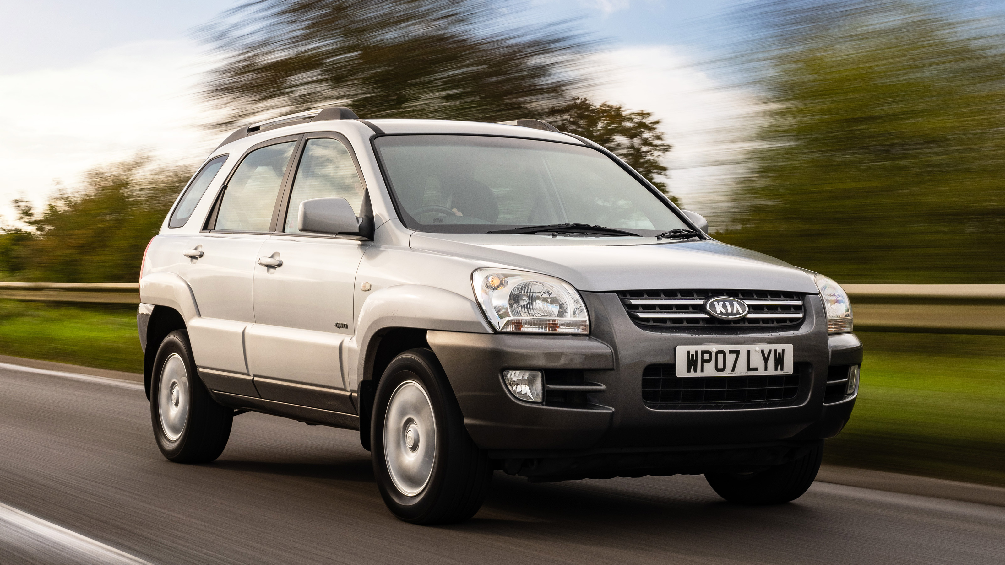Kia Sportage Mk2 front-quarter
