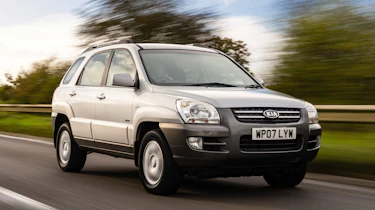 Kia Sportage Mk2 front-quarter