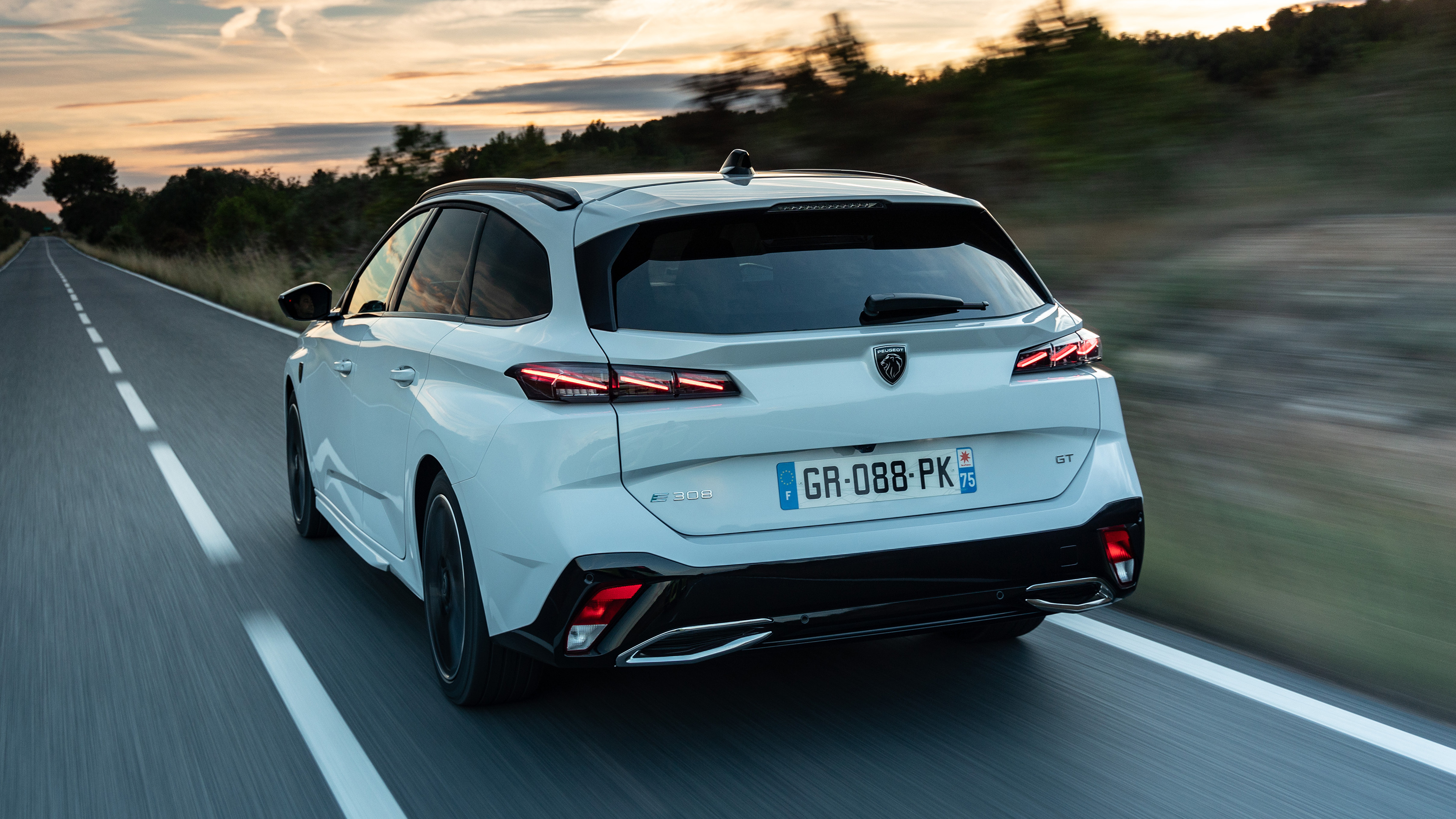 Peugeot E-308 SW dynamic rear