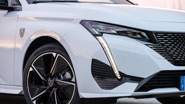Peugeot E-308 SW headlight