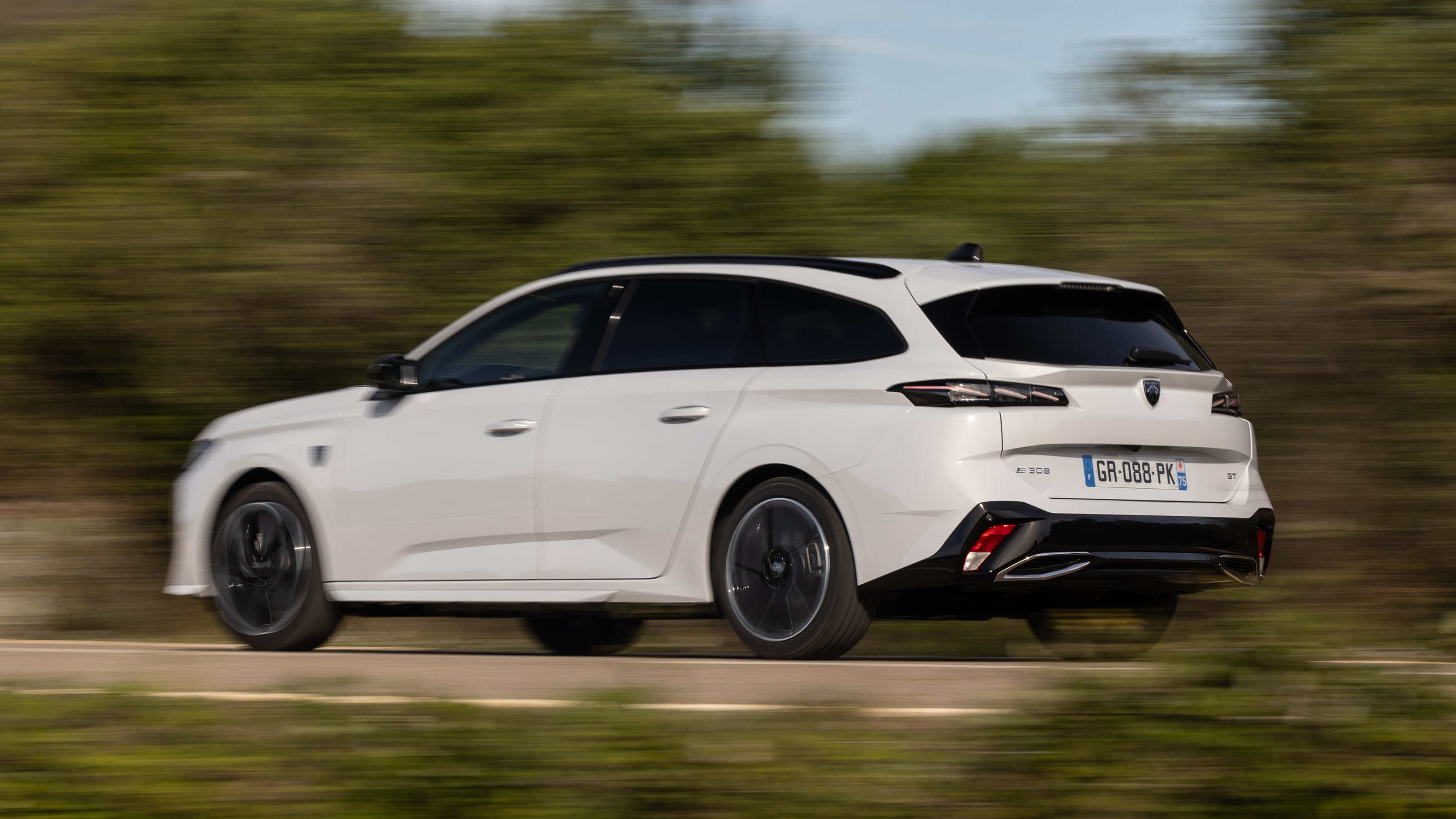 Peugeot E-308 SW dynamic rear
