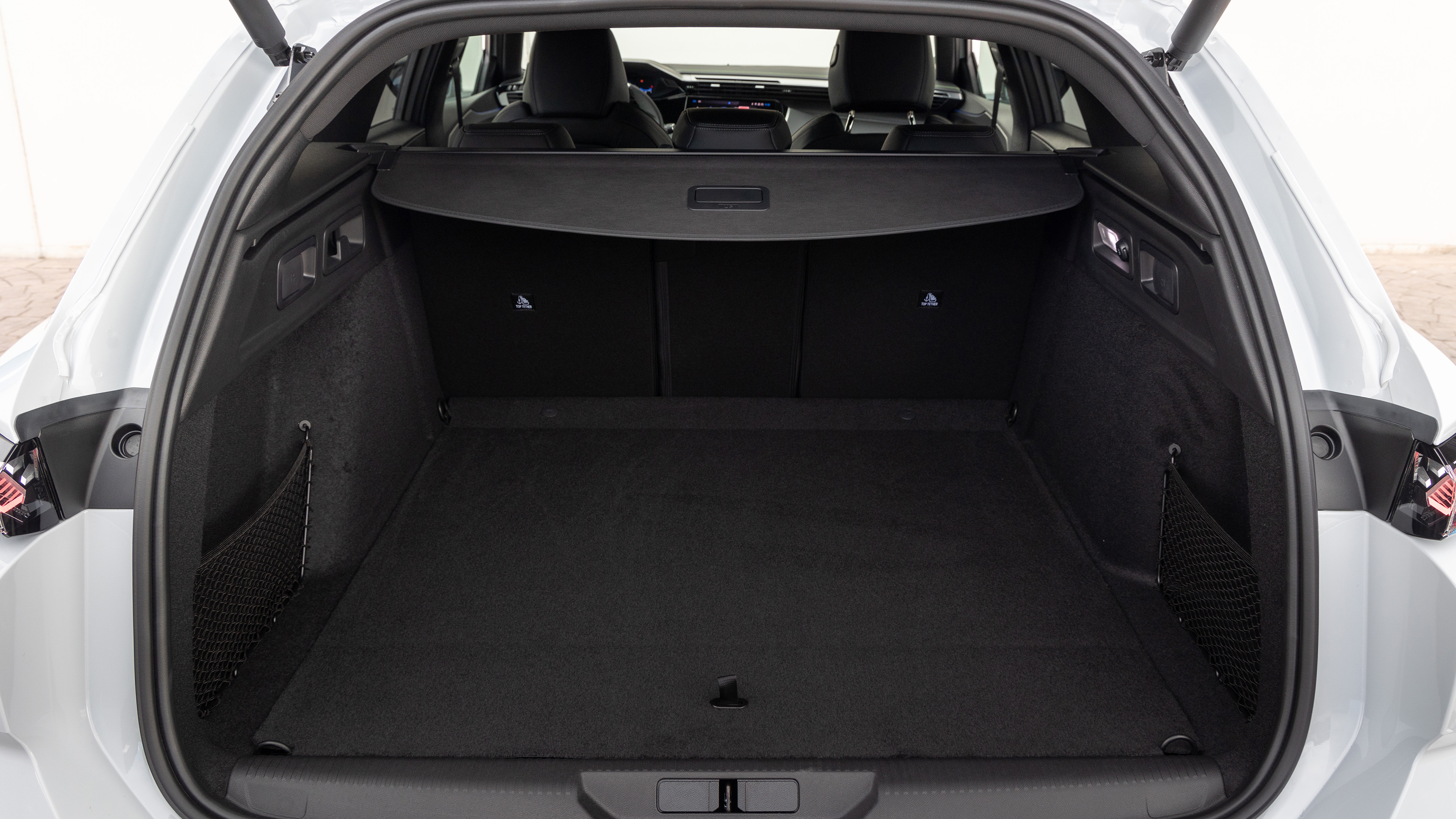Peugeot E-308 SW boot seats up