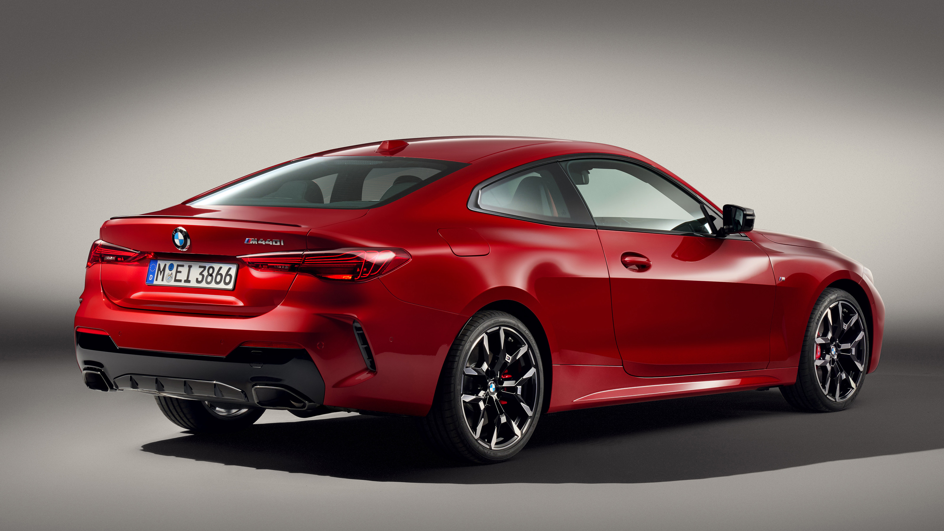 2024 BMW 4 Series rear-quarter
