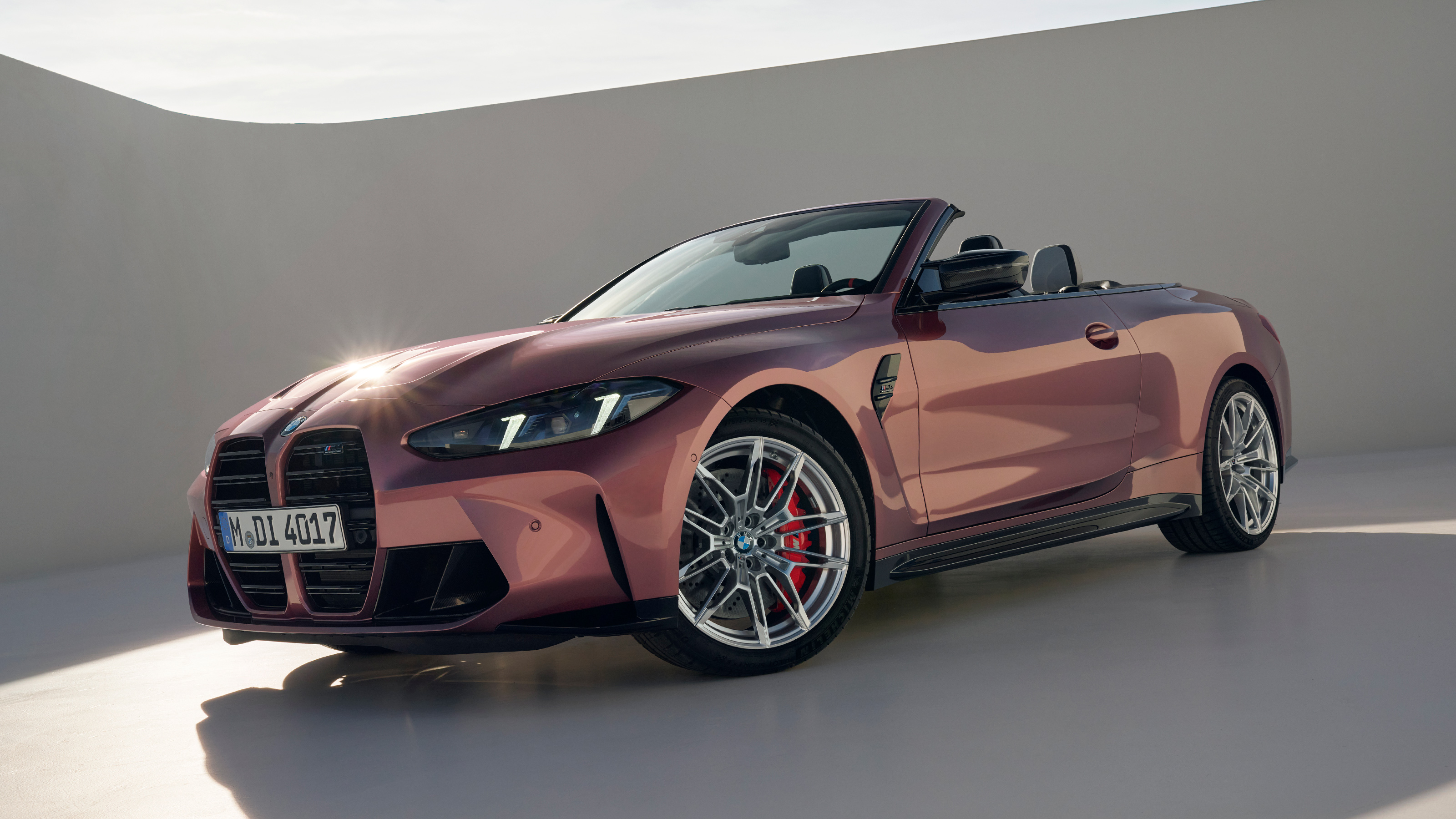 2024 BMW M4 Competition convertible front quarter