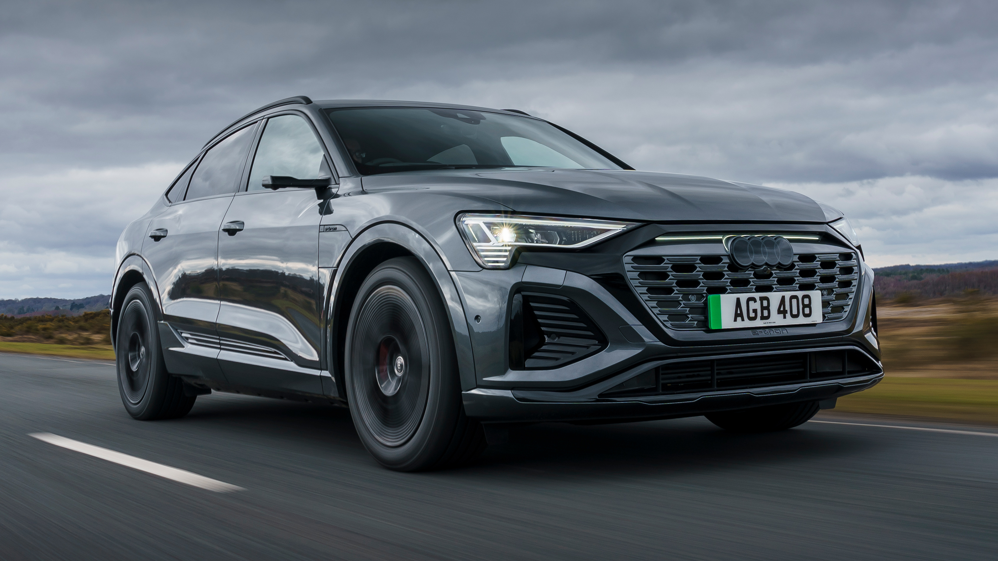 Audi Q8 e-tron front quarter dynamic