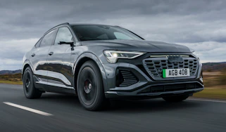 Audi Q8 e-tron front quarter dynamic