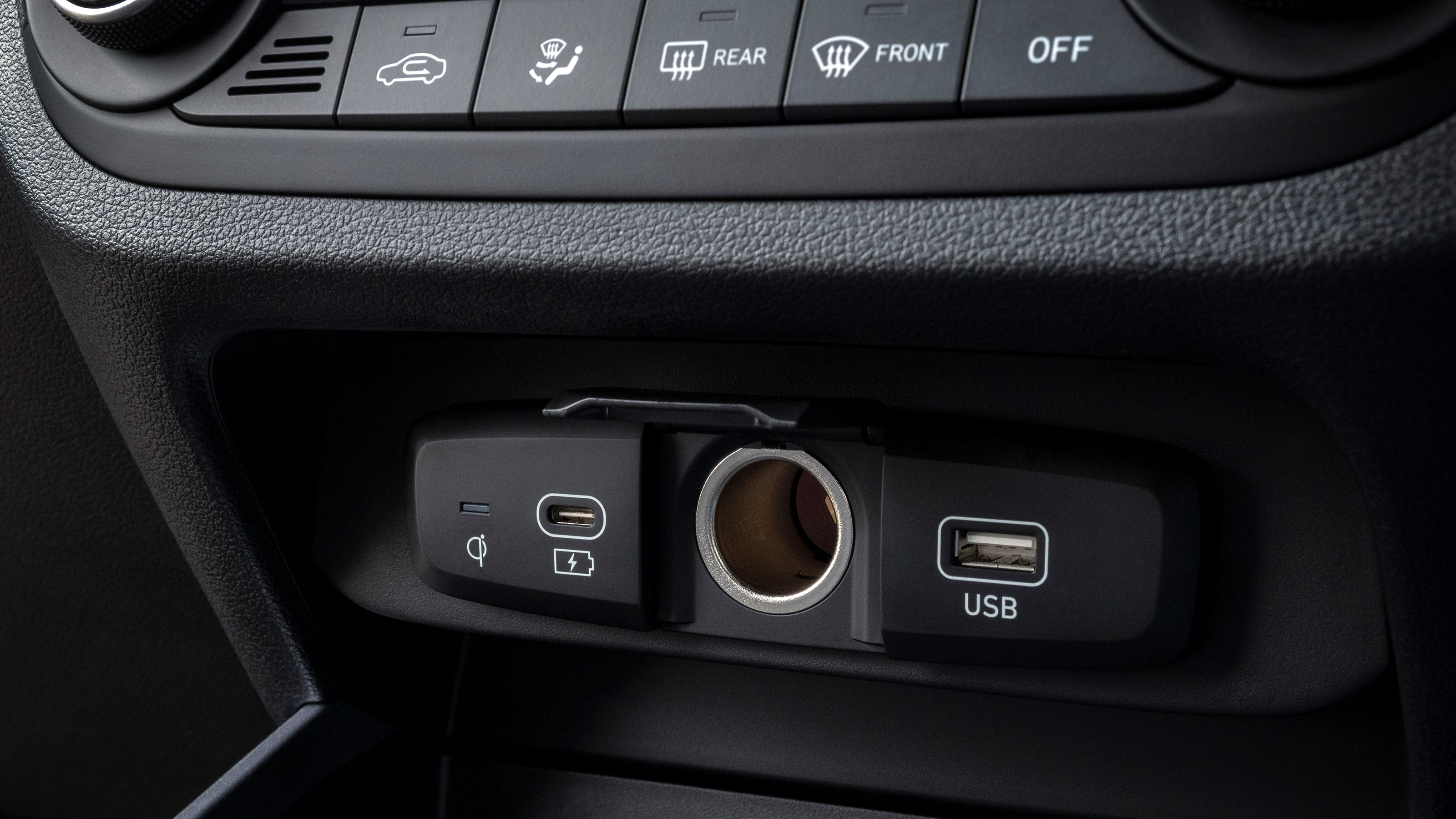 Hyundai i10 facelift USB chargers