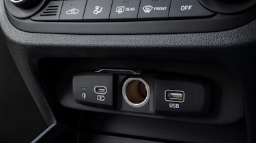 Hyundai i10 facelift USB chargers