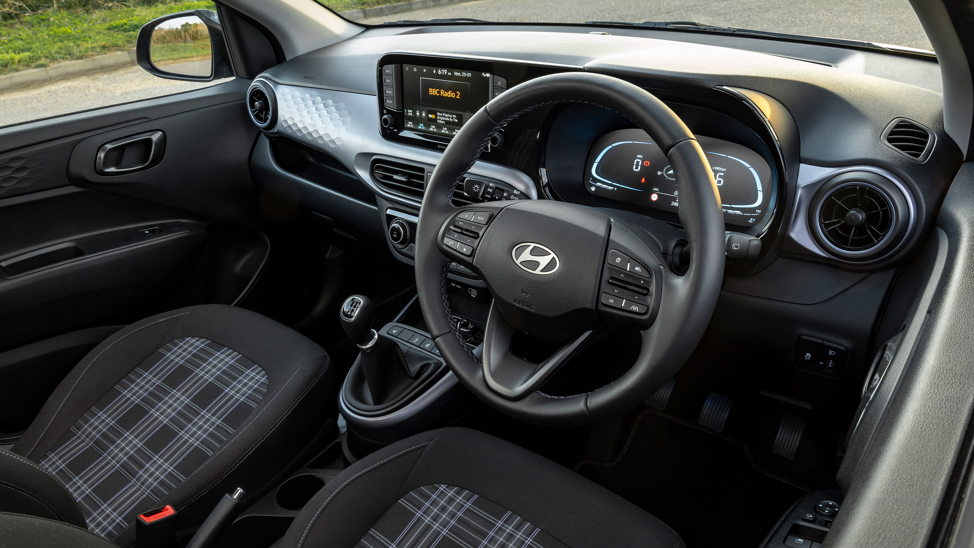 Hyundai i10 facelift steering wheel