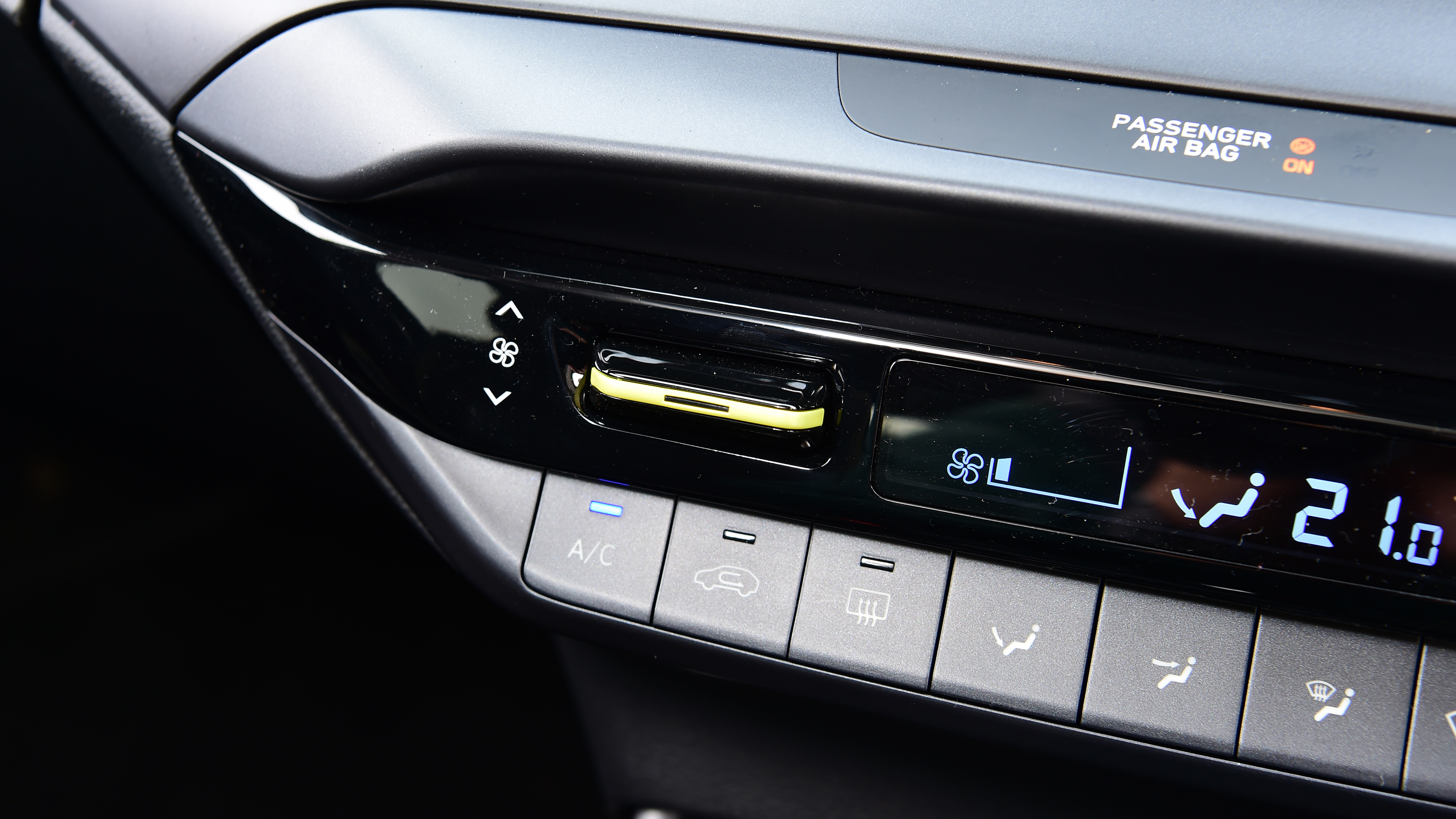 Hyundai i20 facelift interior trim