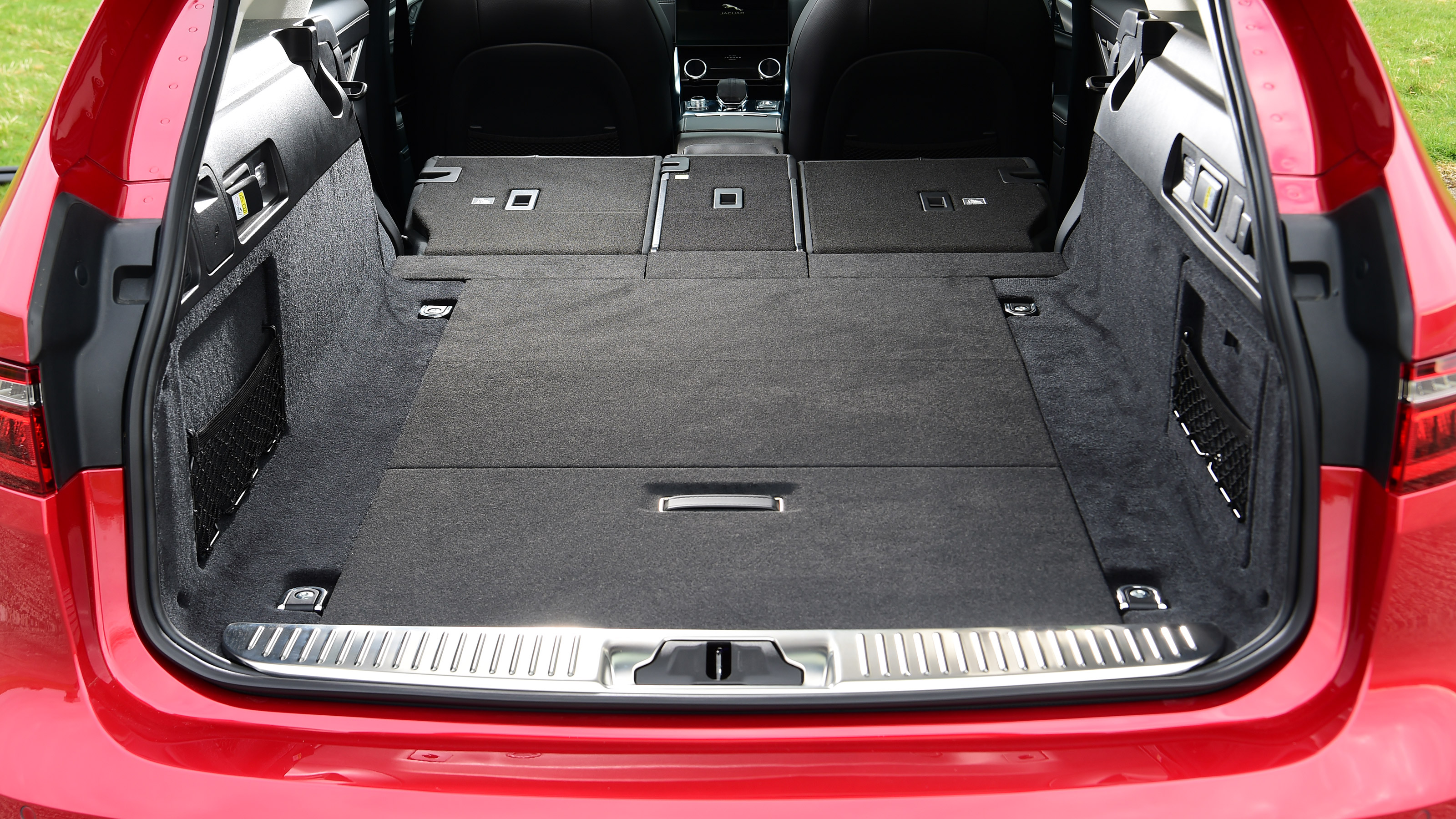 Jaguar XF Sportbrake boot