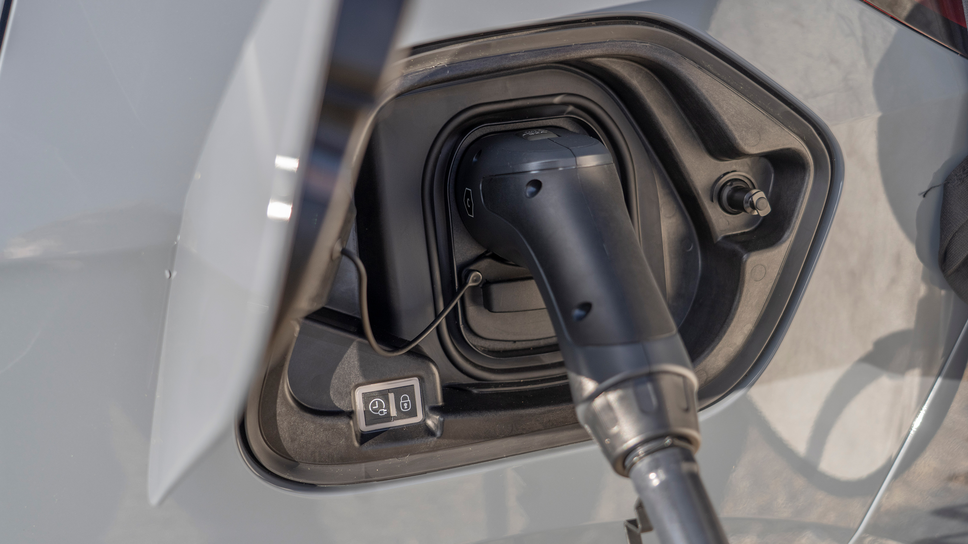 Vauxhall Corsa Electric facelift UK drive plug