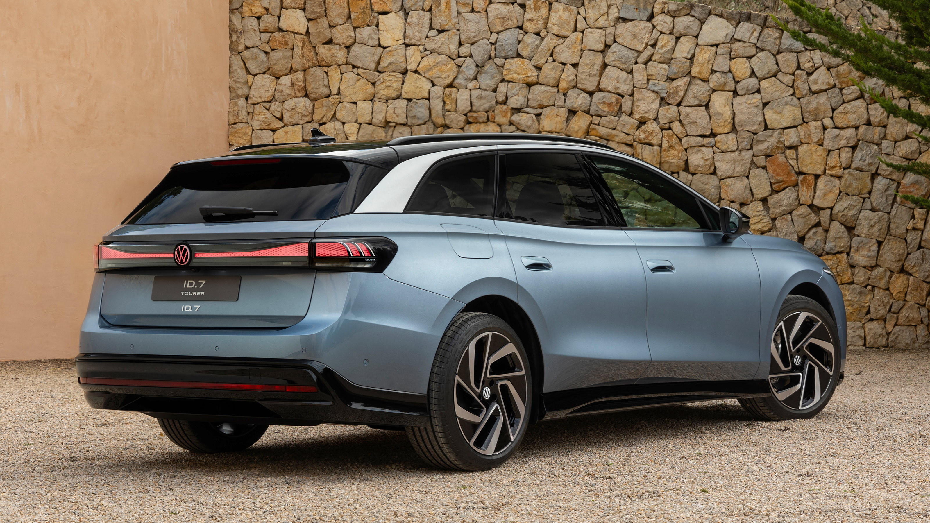 Volkswagen ID7 Tourer rear quarter