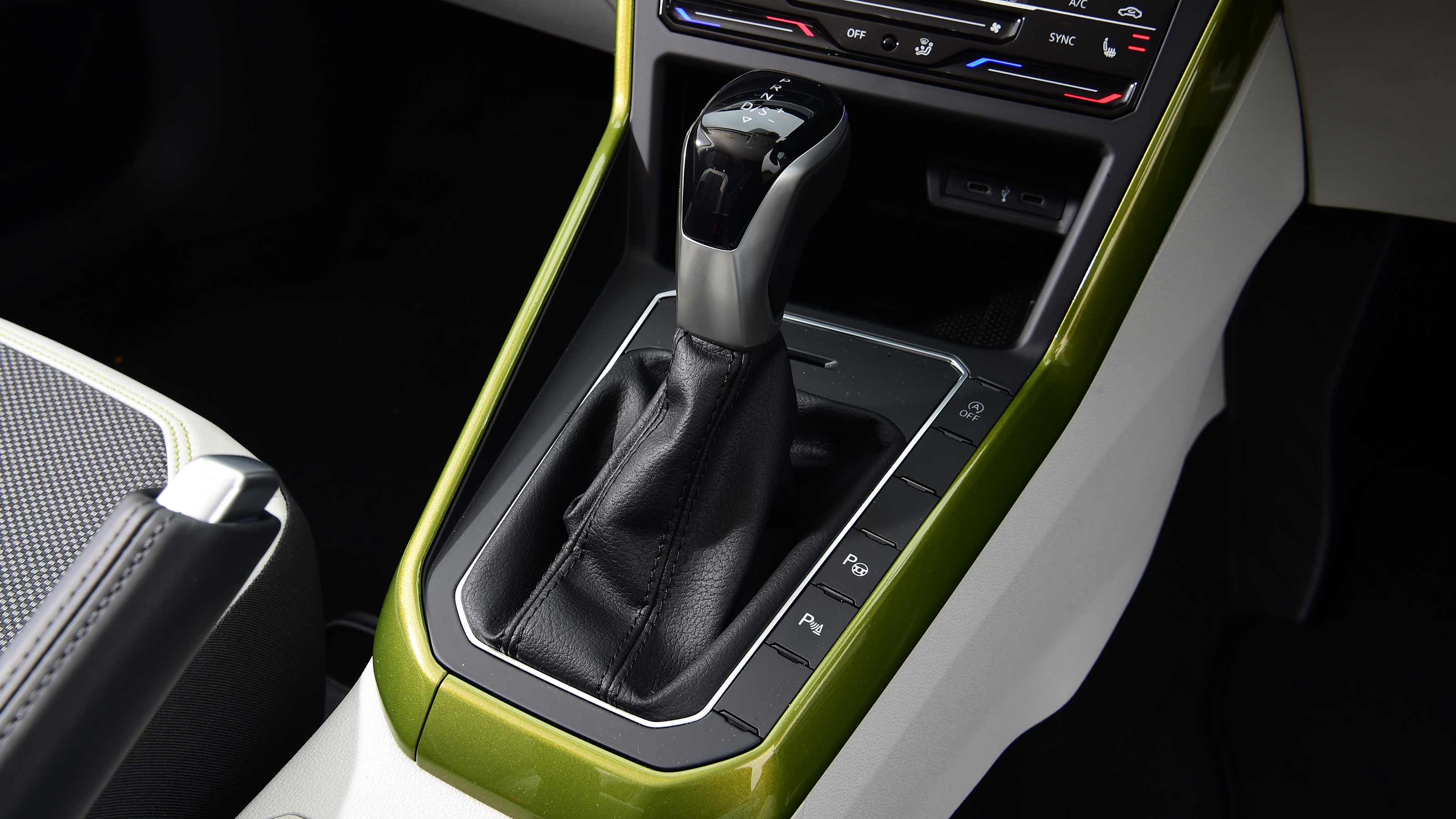 Volkswagen Taigo gear selector